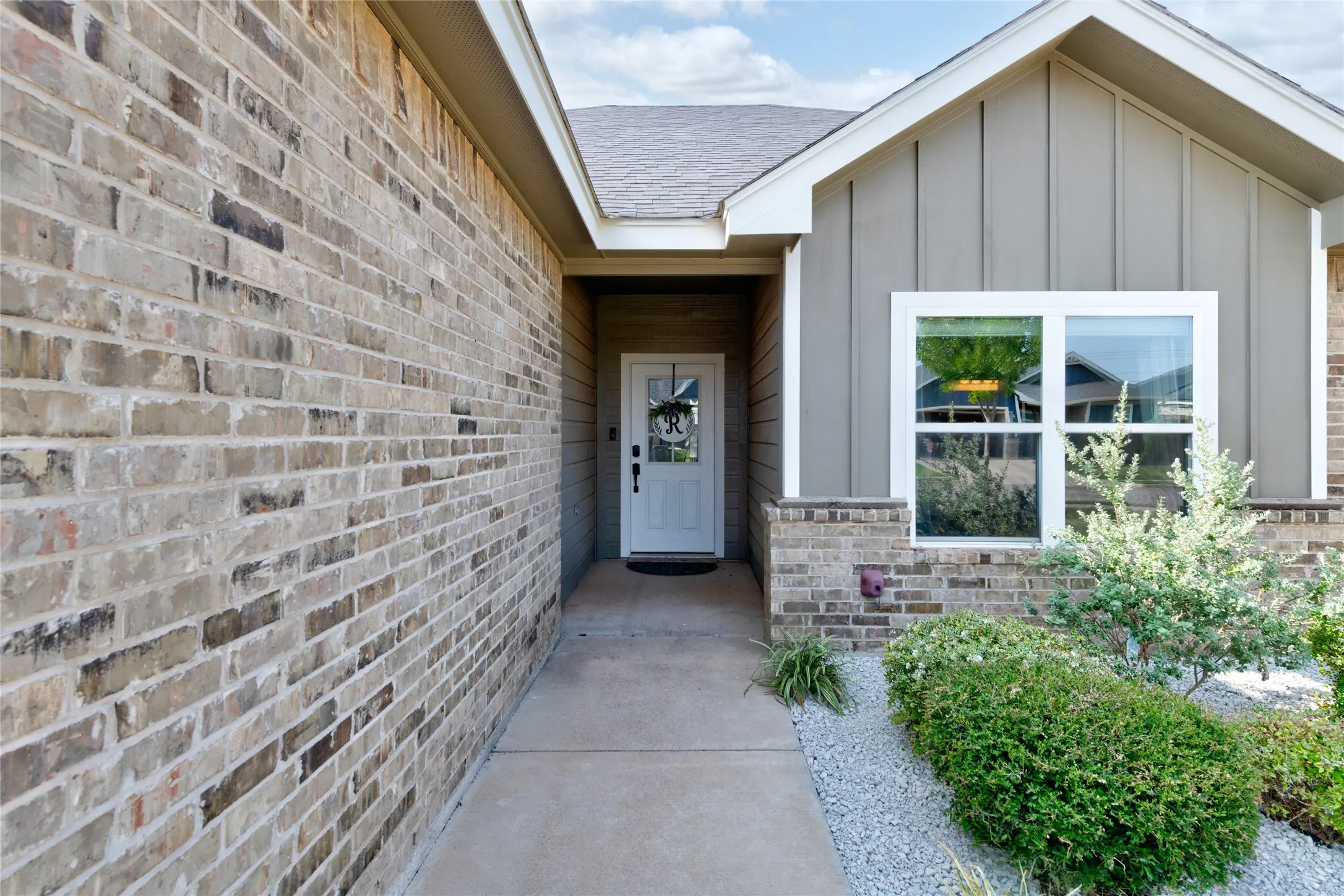 Single Family Residence For Sale in Taylor County , 343 Sweet Pea Path, Abilene, Texas 79602, 3 Bedroom, 2 Bathroom, 2 Garage spaces, 1,595 Sqft, built in 2020, mls#21349293, Real Estate Agent in Abilene, Homes For Sale in Taylor county, Homes For Sale in Abilene, Realtor in Abilene Texas, Real Estate Brokerage Independent Realty Texas, Luminita Cordes Realtor