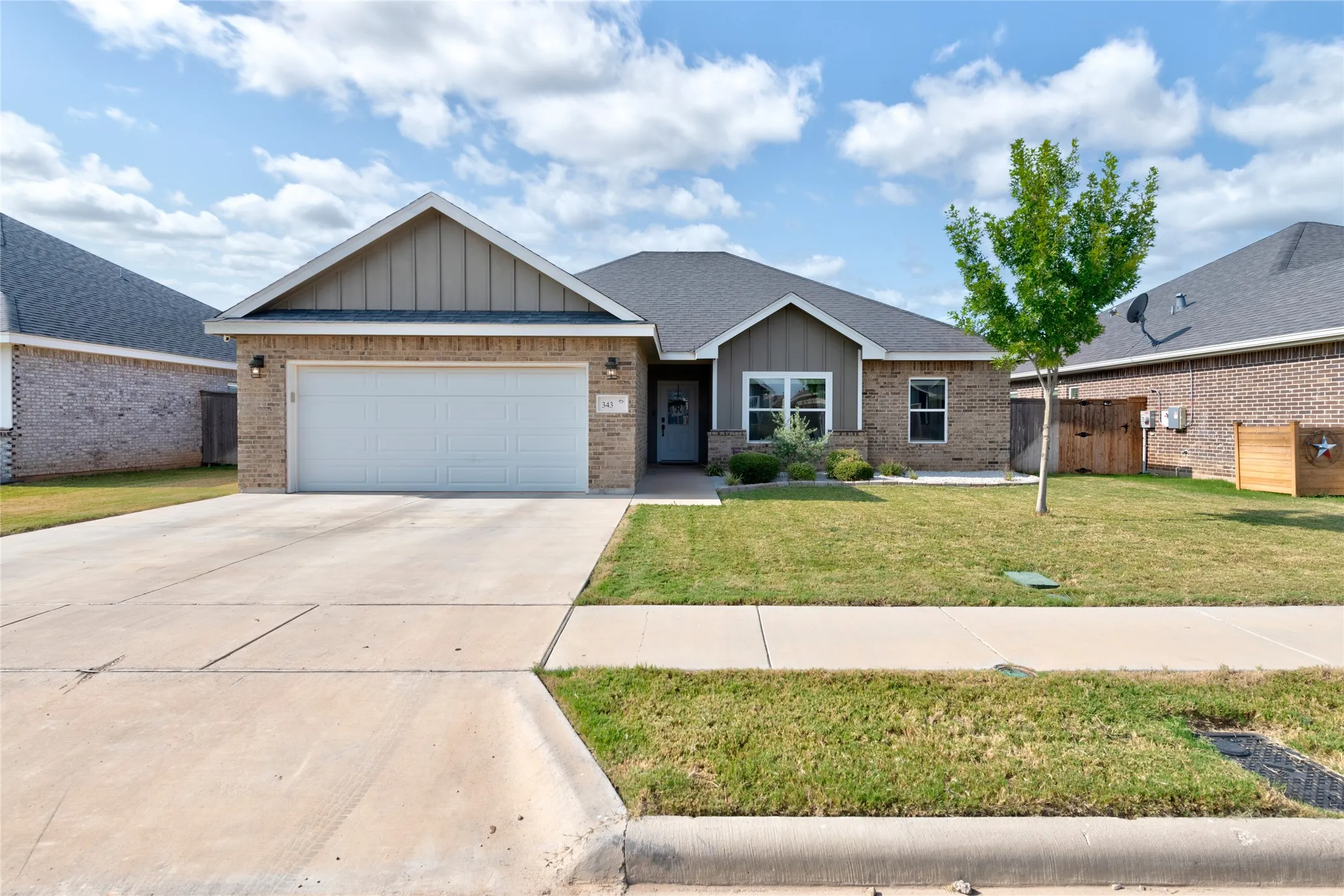 Single Family Residence For Sale in Taylor County , 343 Sweet Pea Path, Abilene, Texas 79602, 3 Bedroom, 2 Bathroom, 2 Garage spaces, 1,595 Sqft, built in 2020, mls#21349293, Real Estate Agent in Abilene, Homes For Sale in Taylor county, Homes For Sale in Abilene, Realtor in Abilene Texas, Real Estate Brokerage Independent Realty Texas, Luminita Cordes Realtor
