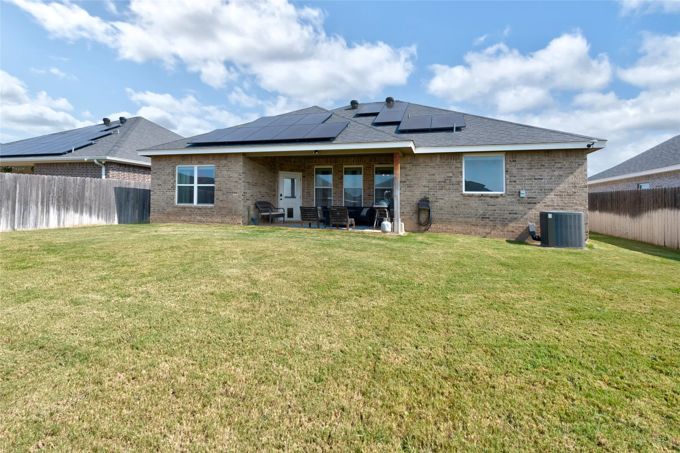Single Family Residence For Sale in Taylor County , 343 Sweet Pea Path, Abilene, Texas 79602, 3 Bedroom, 2 Bathroom, 2 Garage spaces, 1,595 Sqft, built in 2020, mls#21349293, Real Estate Agent in Abilene, Homes For Sale in Taylor county, Homes For Sale in Abilene, Realtor in Abilene Texas, Real Estate Brokerage Independent Realty Texas, Luminita Cordes Realtor