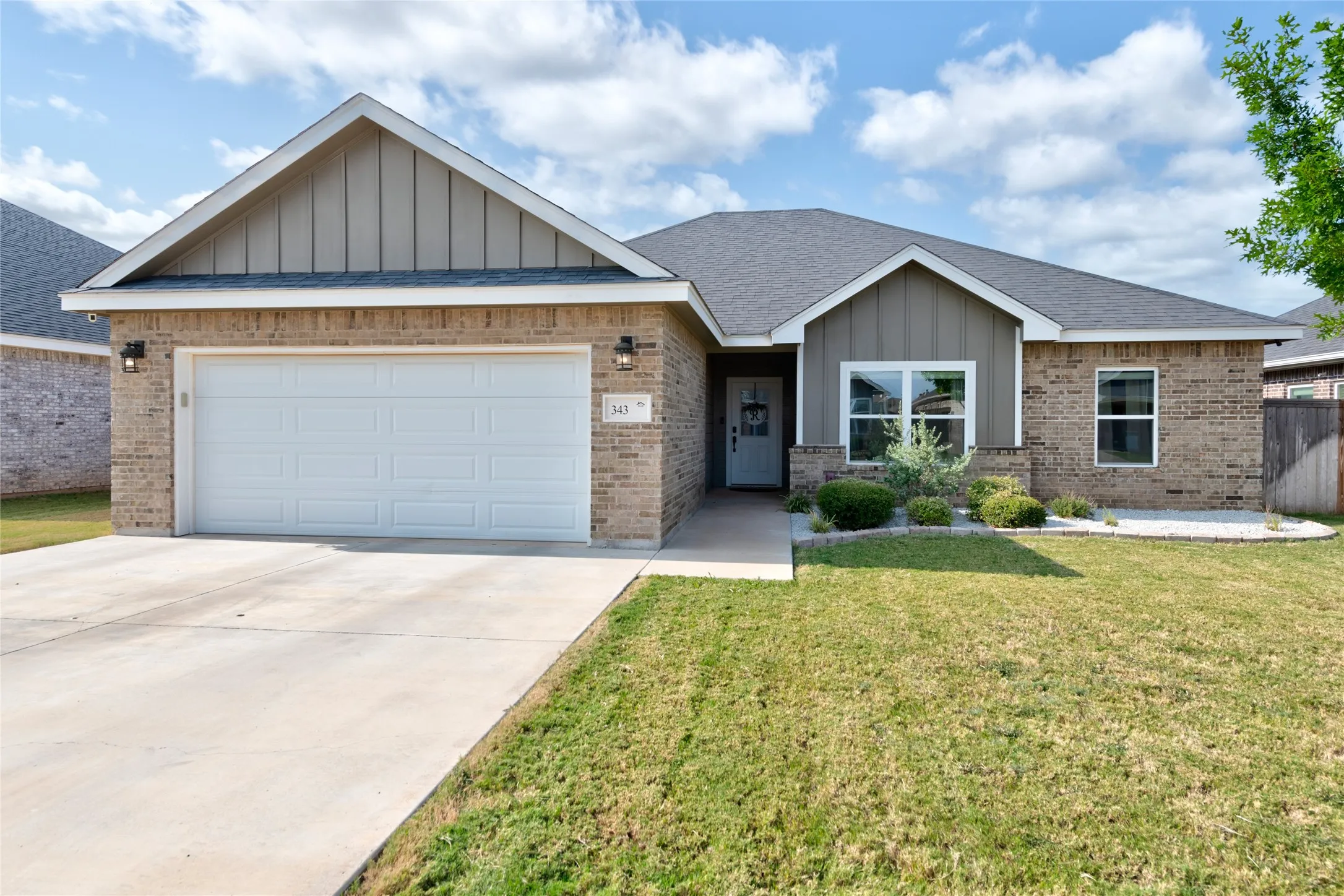 Single Family Residence For Sale in Taylor County , 343 Sweet Pea Path, Abilene, Texas 79602, 3 Bedroom, 2 Bathroom, 2 Garage spaces, 1,595 Sqft, built in 2020, mls#21349293, Real Estate Agent in Abilene, Homes For Sale in Taylor county, Homes For Sale in Abilene, Realtor in Abilene Texas, Real Estate Brokerage Independent Realty Texas, Luminita Cordes Realtor