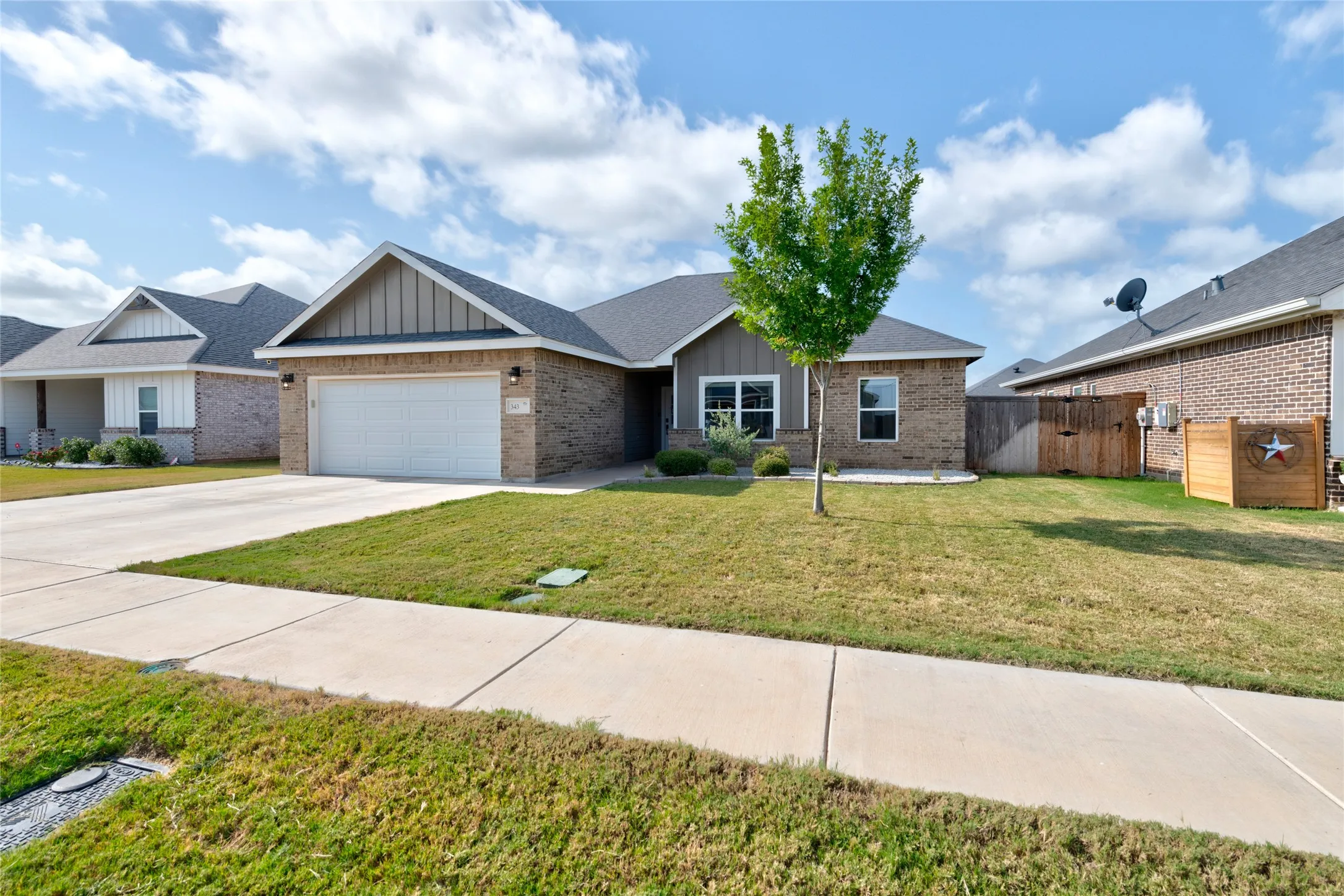 Single Family Residence For Sale in Taylor County , 343 Sweet Pea Path, Abilene, Texas 79602, 3 Bedroom, 2 Bathroom, 2 Garage spaces, 1,595 Sqft, built in 2020, mls#21349293, Real Estate Agent in Abilene, Homes For Sale in Taylor county, Homes For Sale in Abilene, Realtor in Abilene Texas, Real Estate Brokerage Independent Realty Texas, Luminita Cordes Realtor