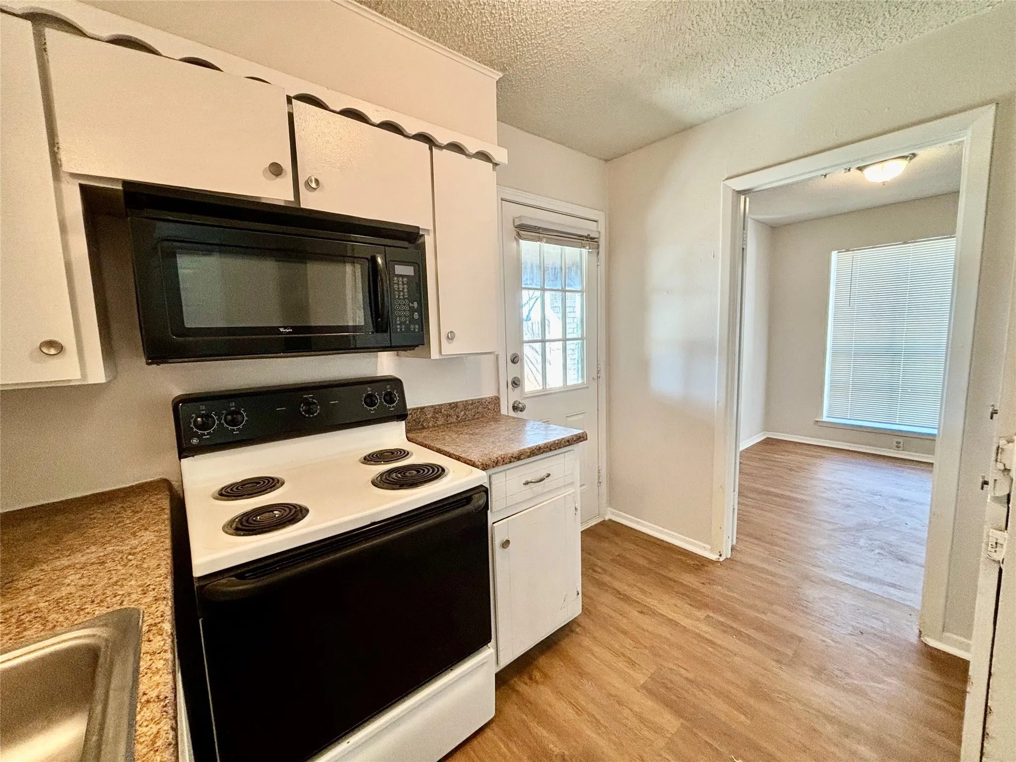 Duplex For Rent in Tarrant County , 800 Irwin Drive A, Hurst, Texas 76053, 2 Bedroom, 1 Bathroom, Garage spaces, 1,069 Sqft, built in 1969, mls#21353339, Real Estate Agent in Hurst, Homes For Rent in Tarrant county, Homes For Rent in Hurst, Realtor in Hurst Texas, Real Estate Brokerage Independent Realty Texas, Luminita Cordes Realtor