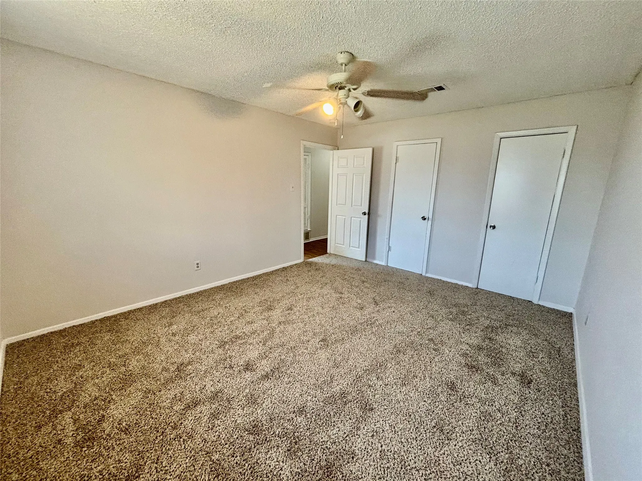 Duplex For Rent in Tarrant County , 800 Irwin Drive A, Hurst, Texas 76053, 2 Bedroom, 1 Bathroom, Garage spaces, 1,069 Sqft, built in 1969, mls#21353339, Real Estate Agent in Hurst, Homes For Rent in Tarrant county, Homes For Rent in Hurst, Realtor in Hurst Texas, Real Estate Brokerage Independent Realty Texas, Luminita Cordes Realtor