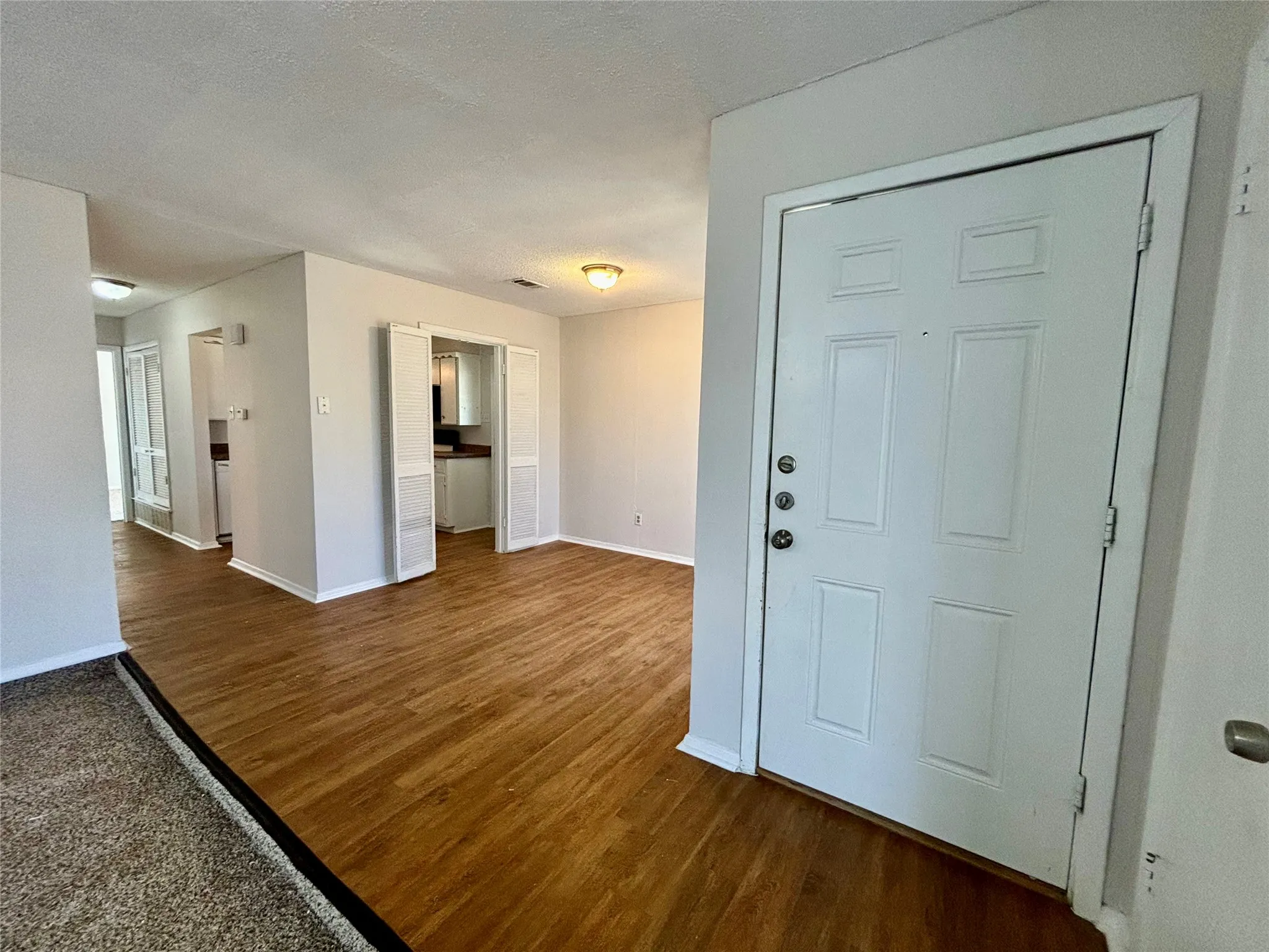 Duplex For Rent in Tarrant County , 800 Irwin Drive A, Hurst, Texas 76053, 2 Bedroom, 1 Bathroom, Garage spaces, 1,069 Sqft, built in 1969, mls#21353339, Real Estate Agent in Hurst, Homes For Rent in Tarrant county, Homes For Rent in Hurst, Realtor in Hurst Texas, Real Estate Brokerage Independent Realty Texas, Luminita Cordes Realtor