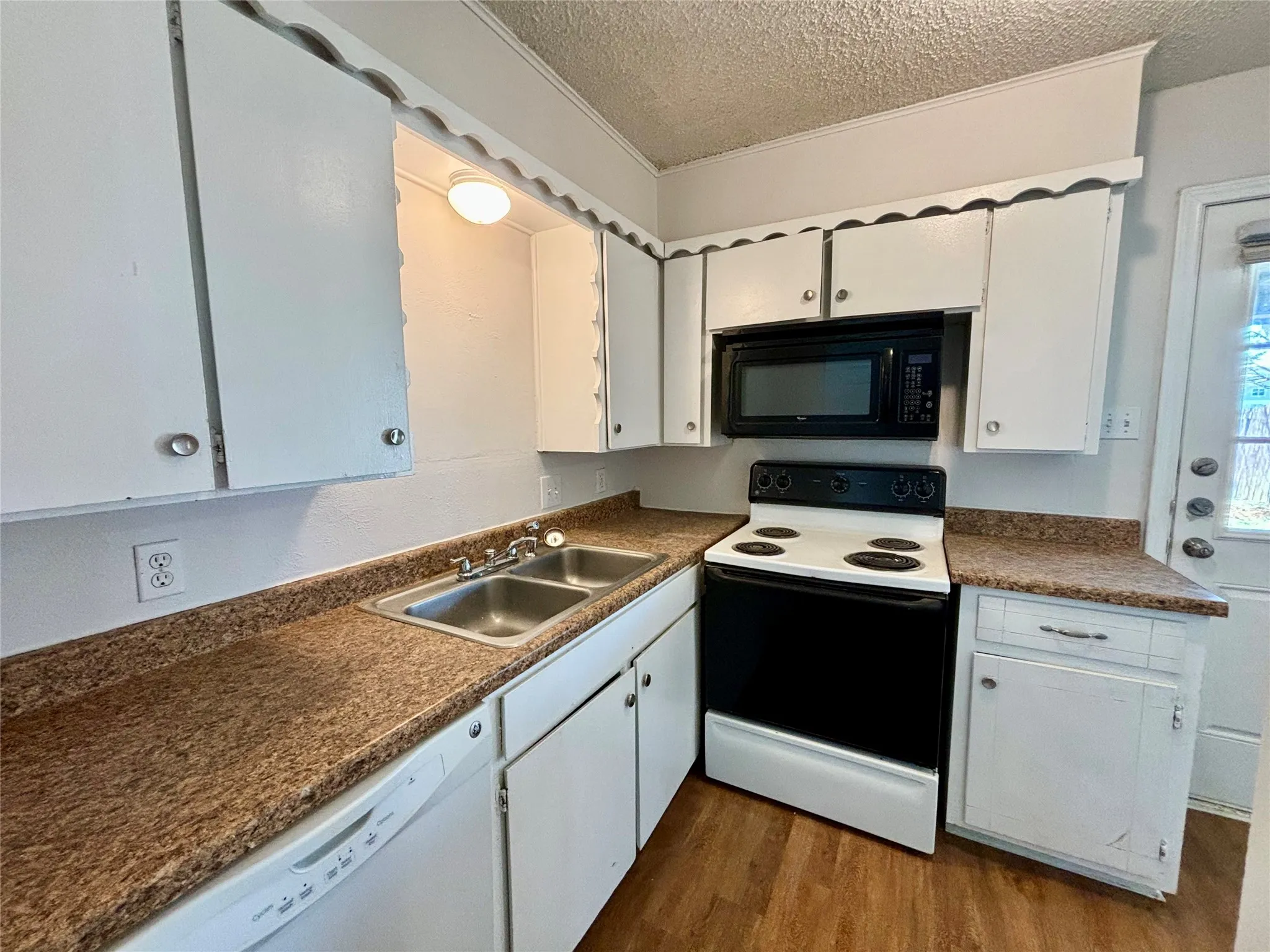 Duplex For Rent in Tarrant County , 800 Irwin Drive A, Hurst, Texas 76053, 2 Bedroom, 1 Bathroom, Garage spaces, 1,069 Sqft, built in 1969, mls#21353339, Real Estate Agent in Hurst, Homes For Rent in Tarrant county, Homes For Rent in Hurst, Realtor in Hurst Texas, Real Estate Brokerage Independent Realty Texas, Luminita Cordes Realtor