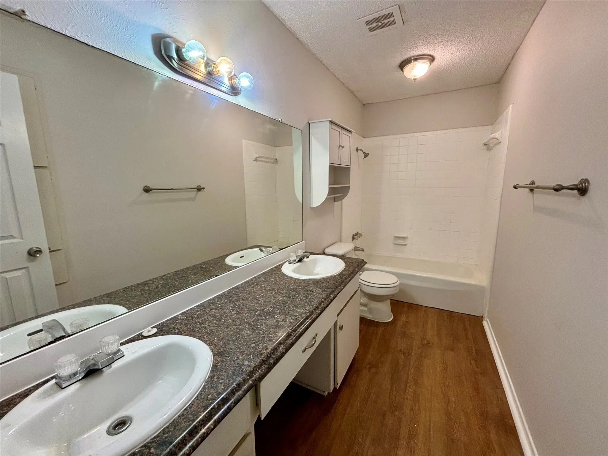 Duplex For Rent in Tarrant County , 800 Irwin Drive A, Hurst, Texas 76053, 2 Bedroom, 1 Bathroom, Garage spaces, 1,069 Sqft, built in 1969, mls#21353339, Real Estate Agent in Hurst, Homes For Rent in Tarrant county, Homes For Rent in Hurst, Realtor in Hurst Texas, Real Estate Brokerage Independent Realty Texas, Luminita Cordes Realtor