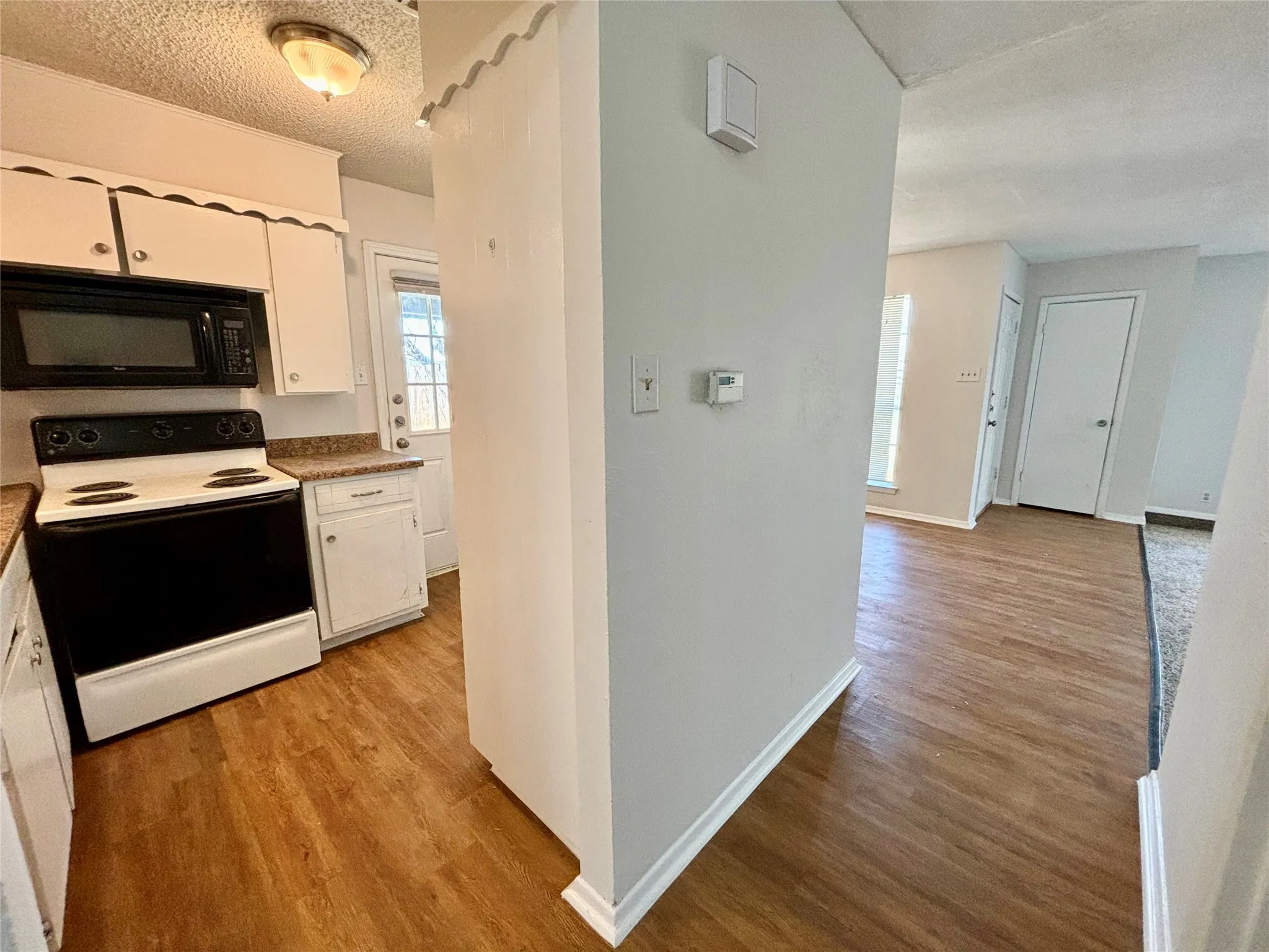 Duplex For Rent in Tarrant County , 800 Irwin Drive A, Hurst, Texas 76053, 2 Bedroom, 1 Bathroom, Garage spaces, 1,069 Sqft, built in 1969, mls#21353339, Real Estate Agent in Hurst, Homes For Rent in Tarrant county, Homes For Rent in Hurst, Realtor in Hurst Texas, Real Estate Brokerage Independent Realty Texas, Luminita Cordes Realtor