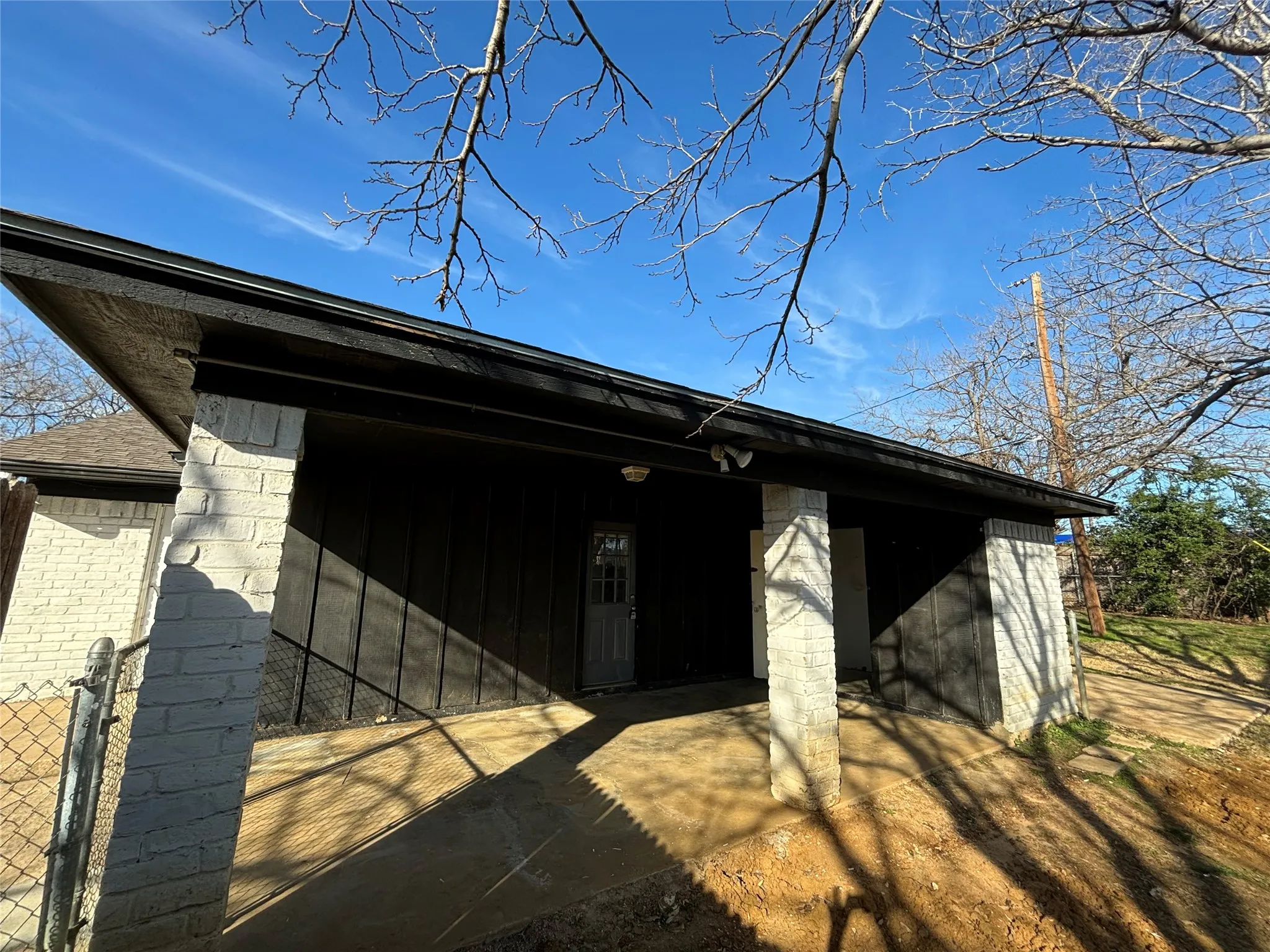 Duplex For Rent in Tarrant County , 800 Irwin Drive A, Hurst, Texas 76053, 2 Bedroom, 1 Bathroom, Garage spaces, 1,069 Sqft, built in 1969, mls#21353339, Real Estate Agent in Hurst, Homes For Rent in Tarrant county, Homes For Rent in Hurst, Realtor in Hurst Texas, Real Estate Brokerage Independent Realty Texas, Luminita Cordes Realtor
