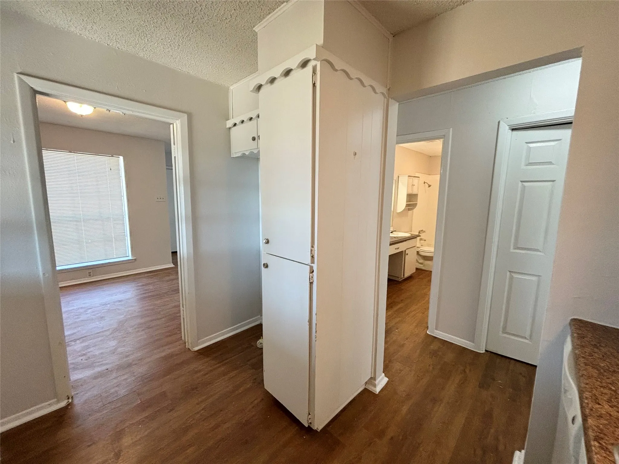 Duplex For Rent in Tarrant County , 800 Irwin Drive A, Hurst, Texas 76053, 2 Bedroom, 1 Bathroom, Garage spaces, 1,069 Sqft, built in 1969, mls#21353339, Real Estate Agent in Hurst, Homes For Rent in Tarrant county, Homes For Rent in Hurst, Realtor in Hurst Texas, Real Estate Brokerage Independent Realty Texas, Luminita Cordes Realtor