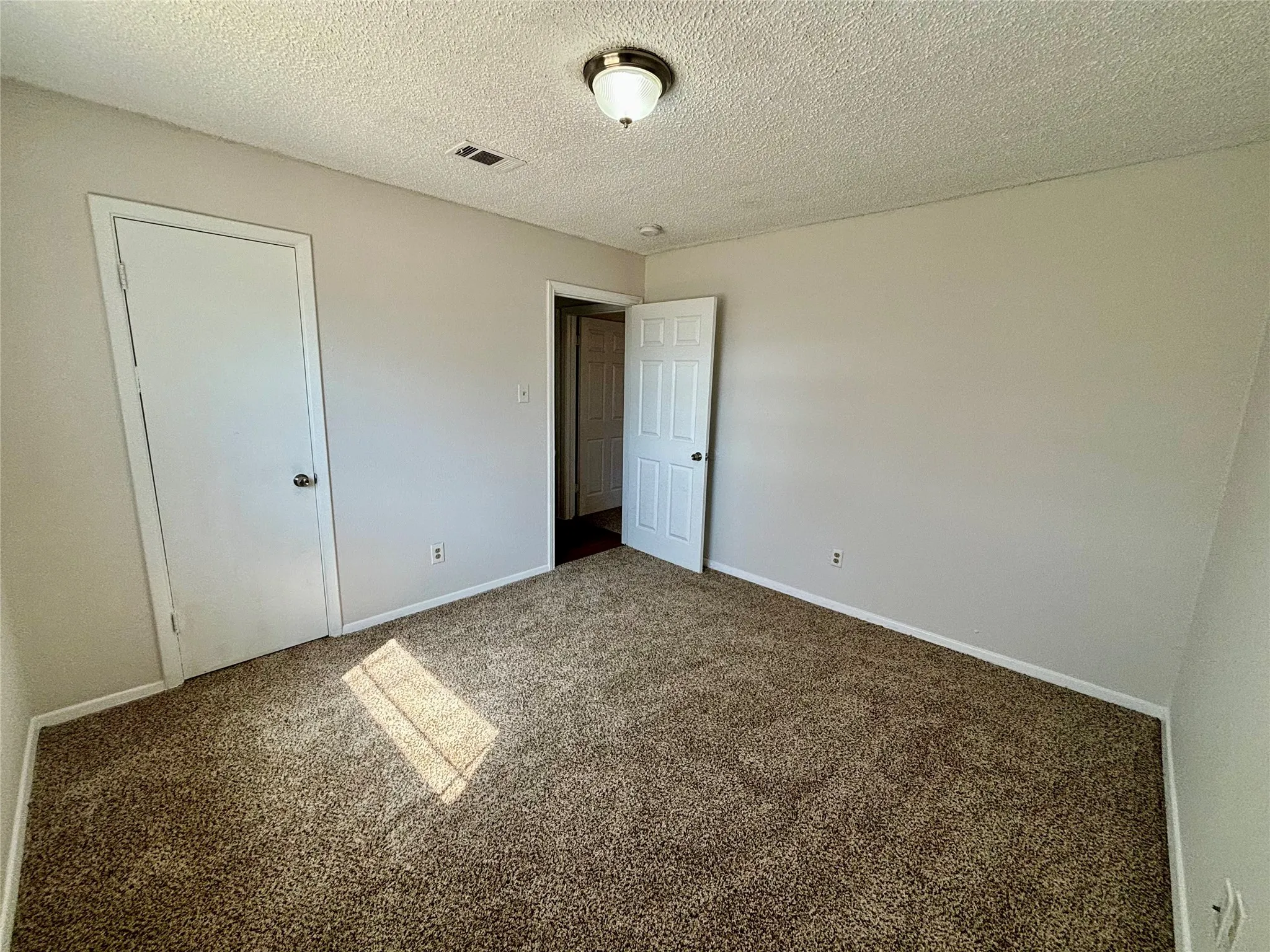 Duplex For Rent in Tarrant County , 800 Irwin Drive A, Hurst, Texas 76053, 2 Bedroom, 1 Bathroom, Garage spaces, 1,069 Sqft, built in 1969, mls#21353339, Real Estate Agent in Hurst, Homes For Rent in Tarrant county, Homes For Rent in Hurst, Realtor in Hurst Texas, Real Estate Brokerage Independent Realty Texas, Luminita Cordes Realtor