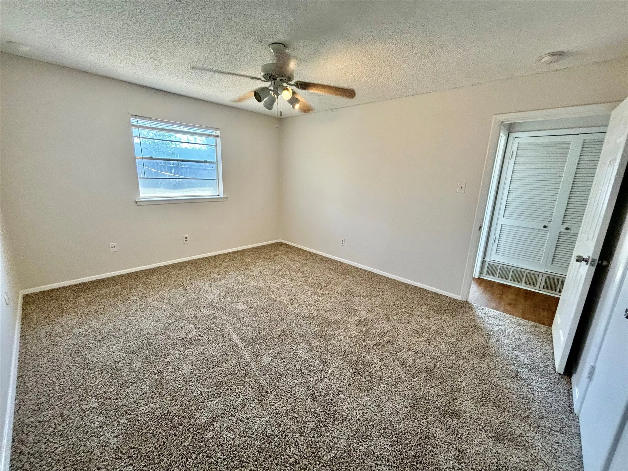 Duplex For Rent in Tarrant County , 800 Irwin Drive A, Hurst, Texas 76053, 2 Bedroom, 1 Bathroom, Garage spaces, 1,069 Sqft, built in 1969, mls#21353339, Real Estate Agent in Hurst, Homes For Rent in Tarrant county, Homes For Rent in Hurst, Realtor in Hurst Texas, Real Estate Brokerage Independent Realty Texas, Luminita Cordes Realtor
