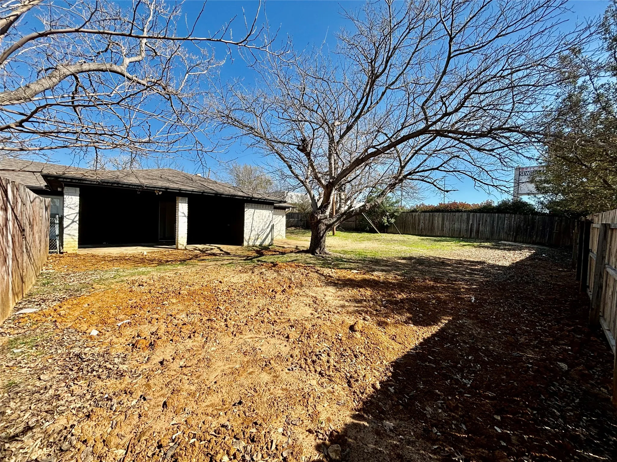 Duplex For Rent in Tarrant County , 800 Irwin Drive A, Hurst, Texas 76053, 2 Bedroom, 1 Bathroom, Garage spaces, 1,069 Sqft, built in 1969, mls#21353339, Real Estate Agent in Hurst, Homes For Rent in Tarrant county, Homes For Rent in Hurst, Realtor in Hurst Texas, Real Estate Brokerage Independent Realty Texas, Luminita Cordes Realtor