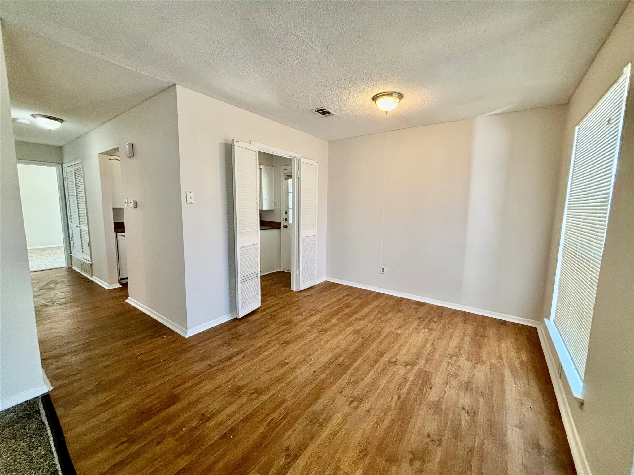 Duplex For Rent in Tarrant County , 800 Irwin Drive A, Hurst, Texas 76053, 2 Bedroom, 1 Bathroom, Garage spaces, 1,069 Sqft, built in 1969, mls#21353339, Real Estate Agent in Hurst, Homes For Rent in Tarrant county, Homes For Rent in Hurst, Realtor in Hurst Texas, Real Estate Brokerage Independent Realty Texas, Luminita Cordes Realtor