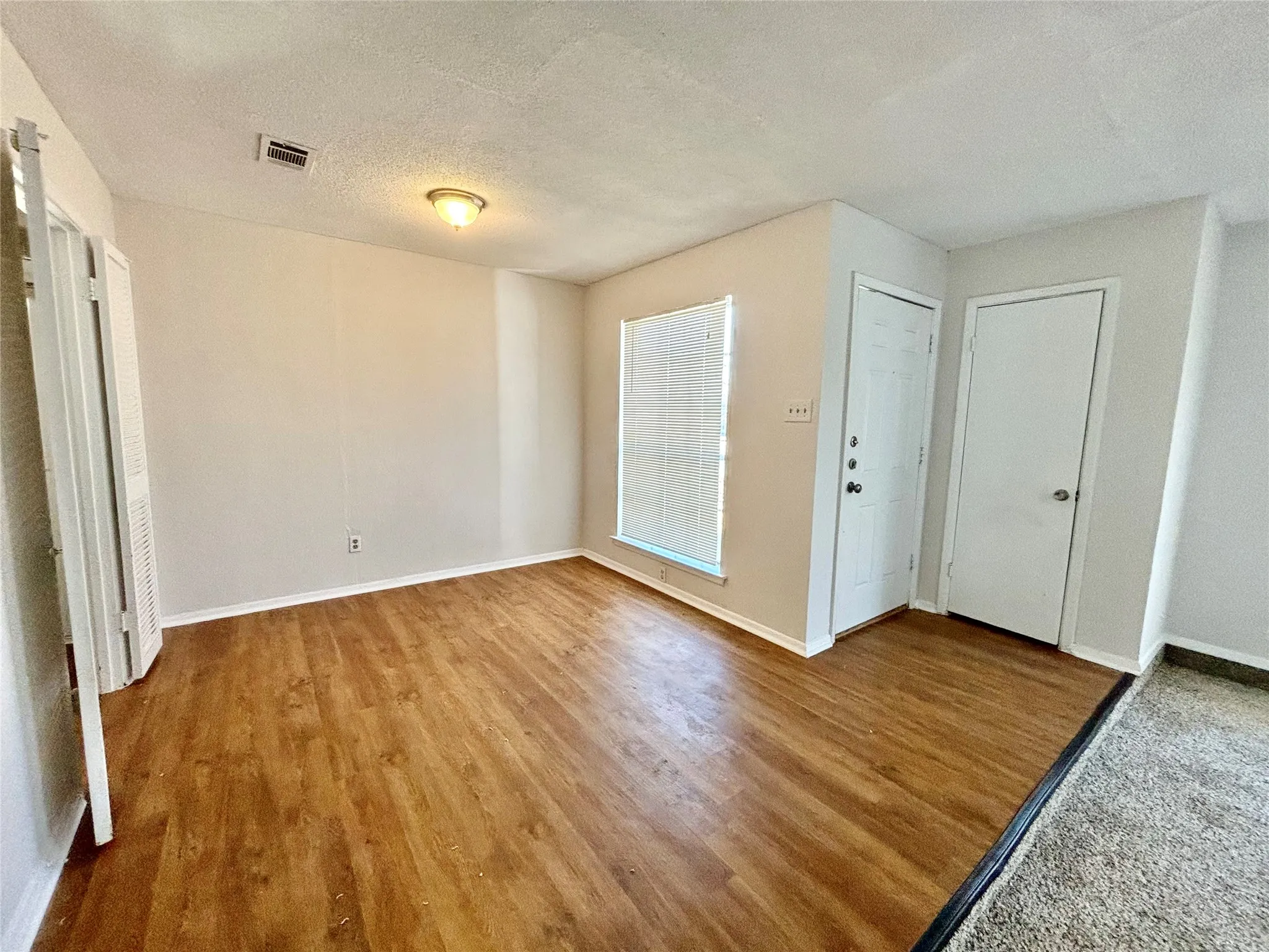 Duplex For Rent in Tarrant County , 800 Irwin Drive A, Hurst, Texas 76053, 2 Bedroom, 1 Bathroom, Garage spaces, 1,069 Sqft, built in 1969, mls#21353339, Real Estate Agent in Hurst, Homes For Rent in Tarrant county, Homes For Rent in Hurst, Realtor in Hurst Texas, Real Estate Brokerage Independent Realty Texas, Luminita Cordes Realtor