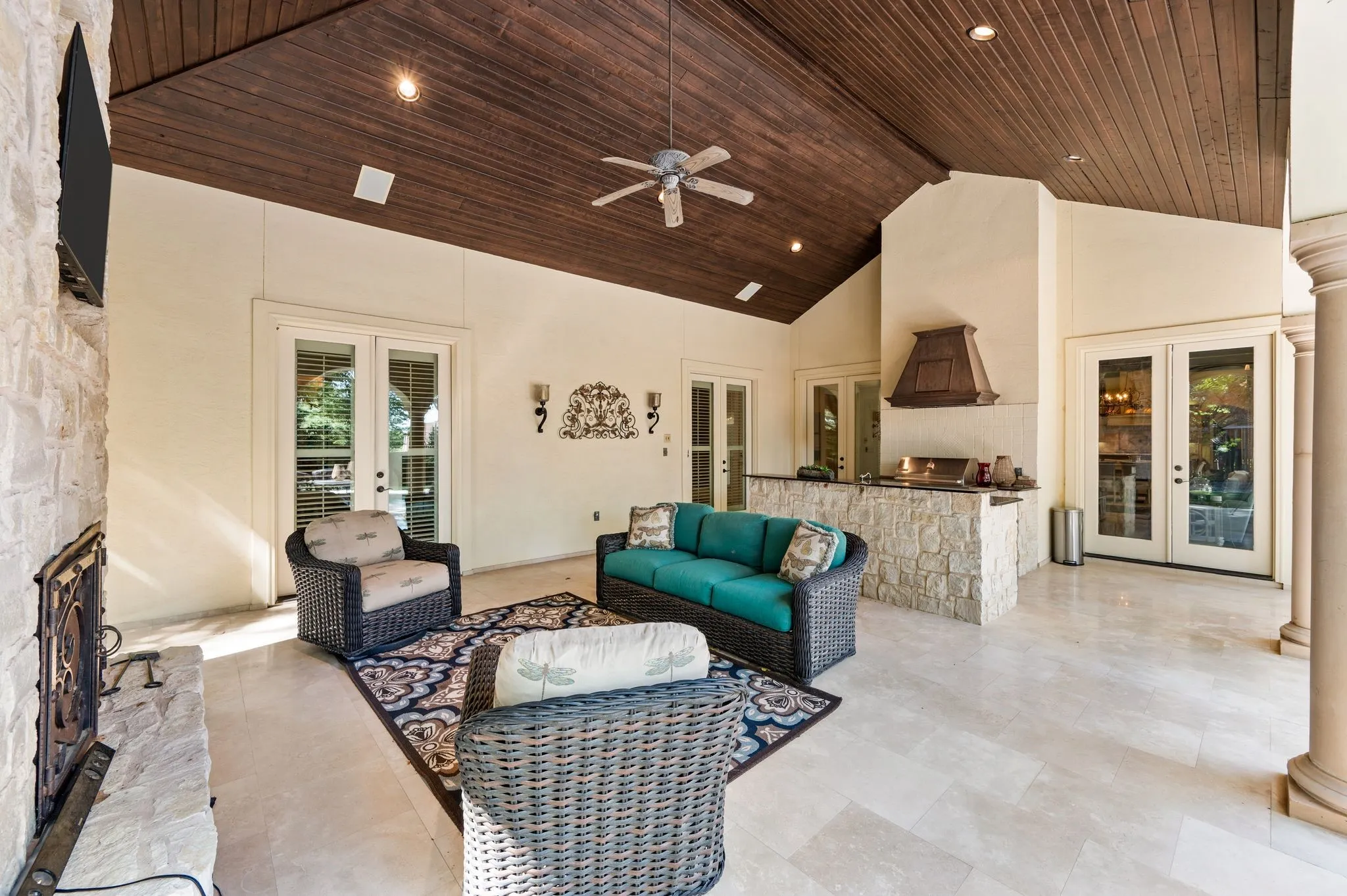 Outdoor Living and Kitchen