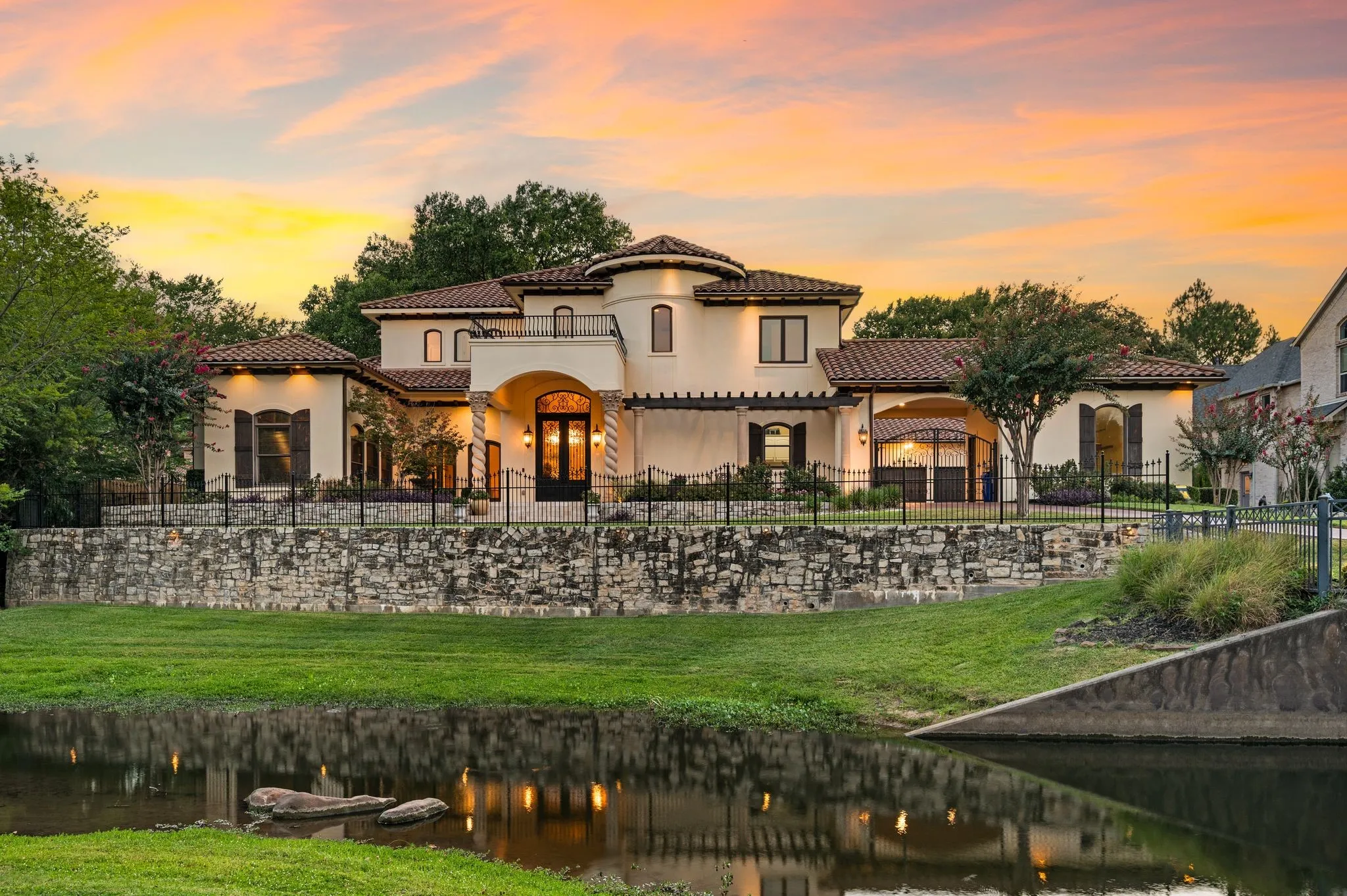 Single Family Residence For Sale in Tarrant County , 4800 Beldon Trail, Colleyville, Texas 76034, 5 Bedroom, 7 Bathroom, 4 Garage spaces, 6,550 Sqft, built in 2007, mls#21349145, Real Estate Agent in Colleyville, Homes For Sale in Tarrant county, Homes For Sale in Colleyville, Realtor in Colleyville Texas, Real Estate Brokerage Independent Realty Texas, Luminita Cordes Realtor