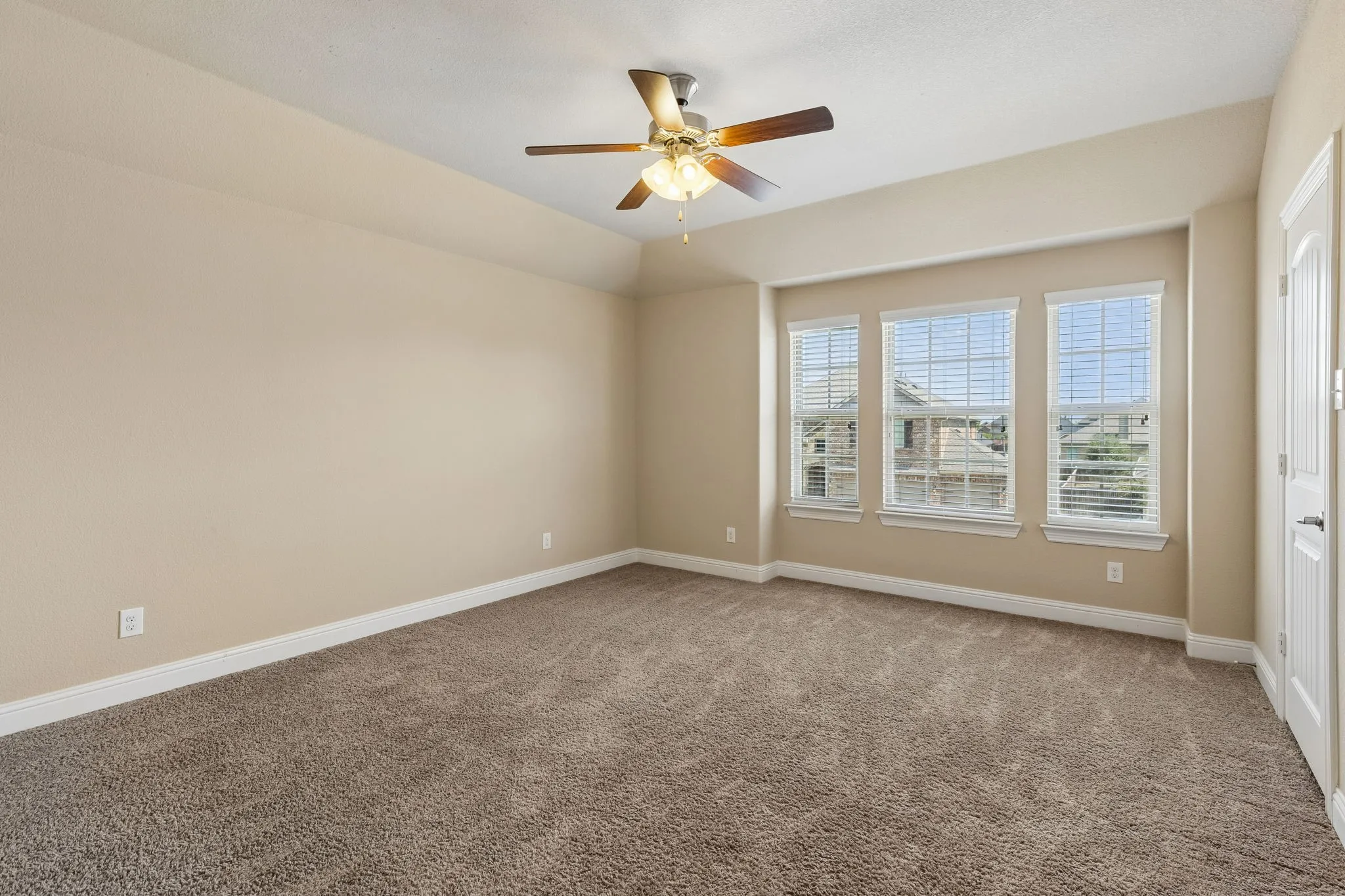 Single Family Residence For Rent in Rockwall County , 537 Hunt Farms Road, Fate, Texas 75189, 5 Bedroom, 4 Bathroom, 2 Garage spaces, 3,413 Sqft, built in 2017, mls#21352155, Real Estate Agent in Fate, Homes For Rent in Rockwall county, Homes For Rent in Fate, Realtor in Fate Texas, Real Estate Brokerage Independent Realty Texas, Luminita Cordes Realtor