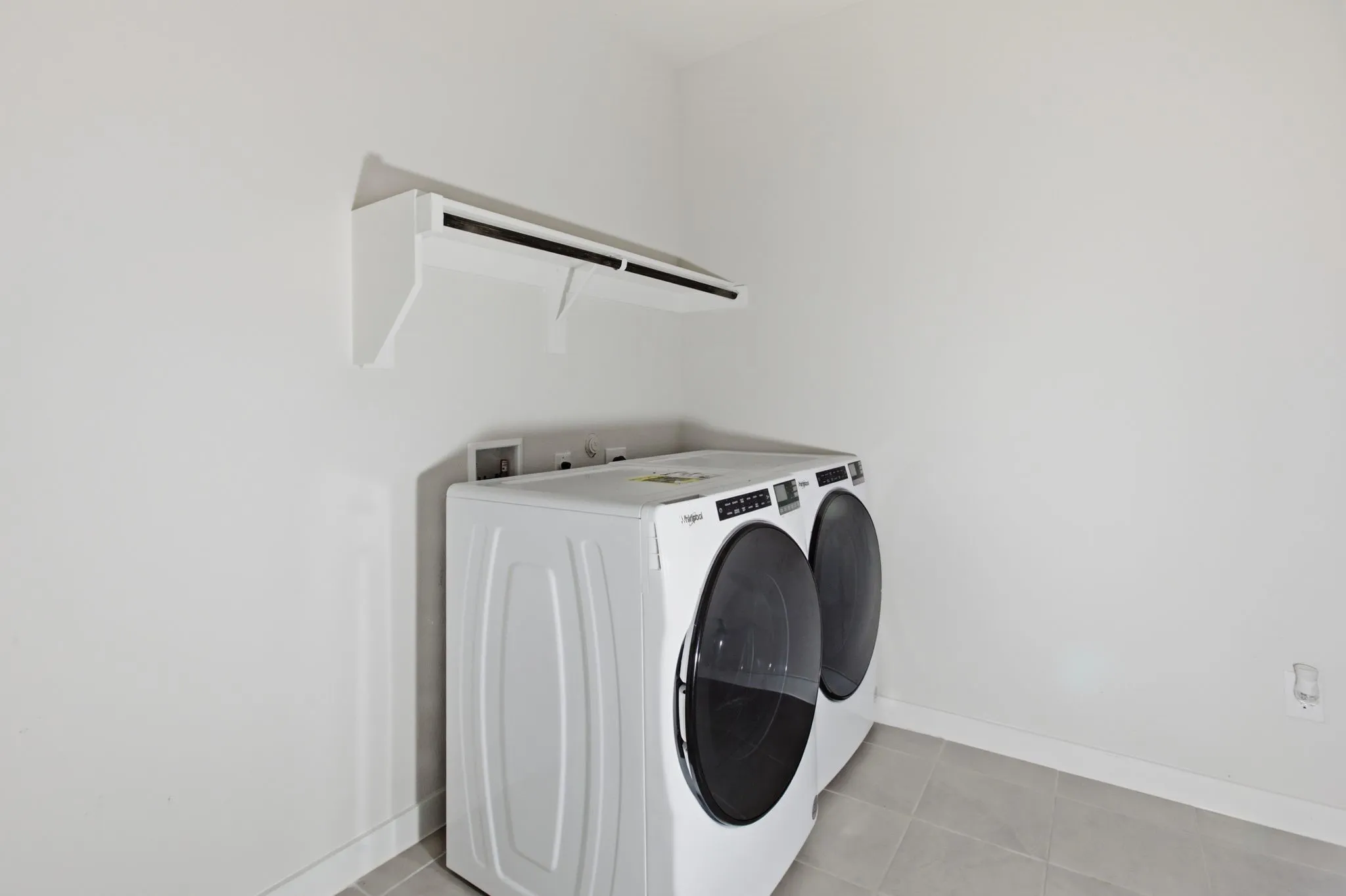 Large Laundry with Appliances