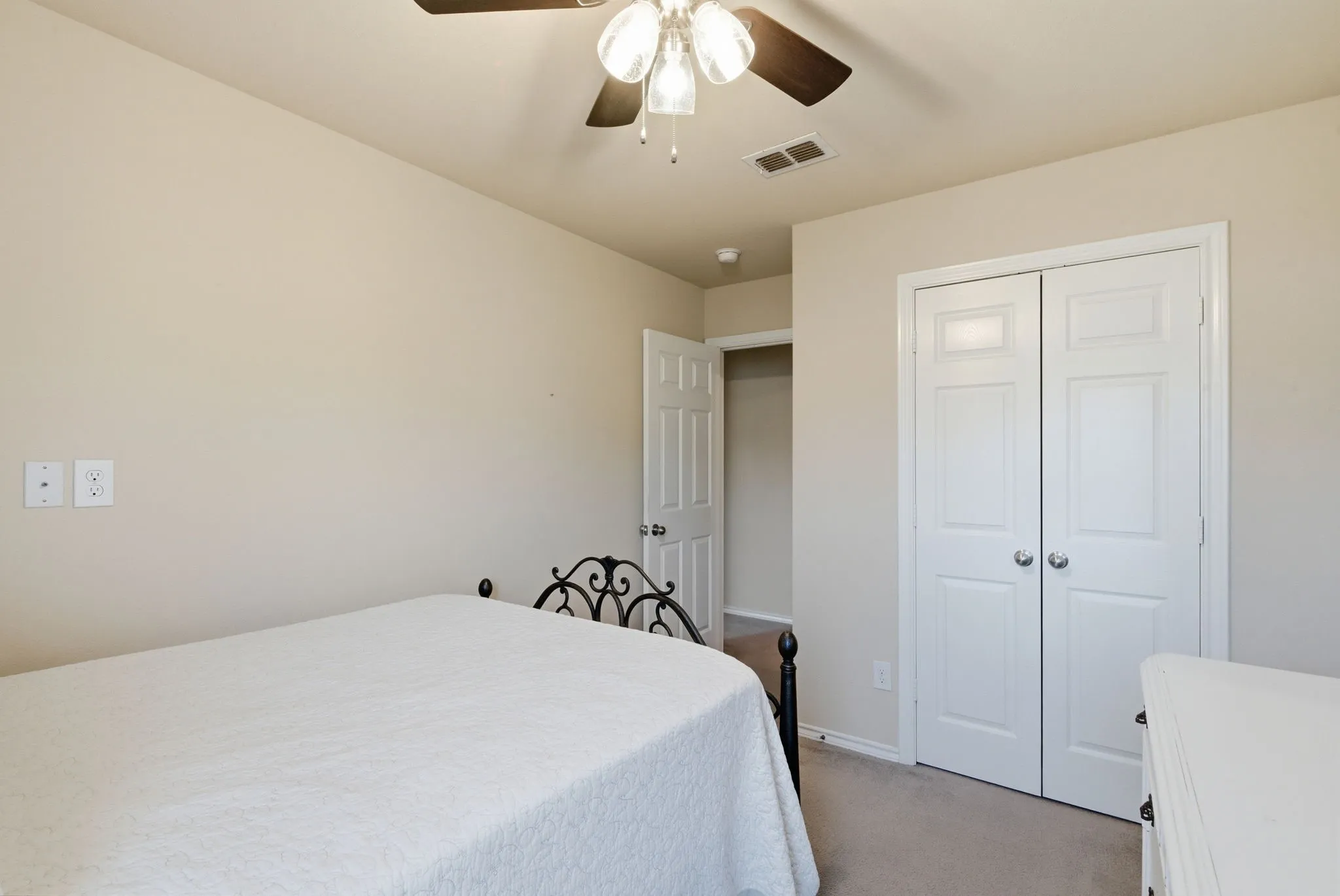 Single Family Residence For Sale in Tarrant County , 10719 Deauville Drive, Fort Worth, Texas 76108, 3 Bedroom, 3 Bathroom, 2 Garage spaces, 1,312 Sqft, built in 2011, mls#21342609, Real Estate Agent in Fort Worth, Homes For Sale in Tarrant county, Homes For Sale in Fort Worth, Realtor in Fort Worth Texas, Real Estate Brokerage Independent Realty Texas, Luminita Cordes Realtor