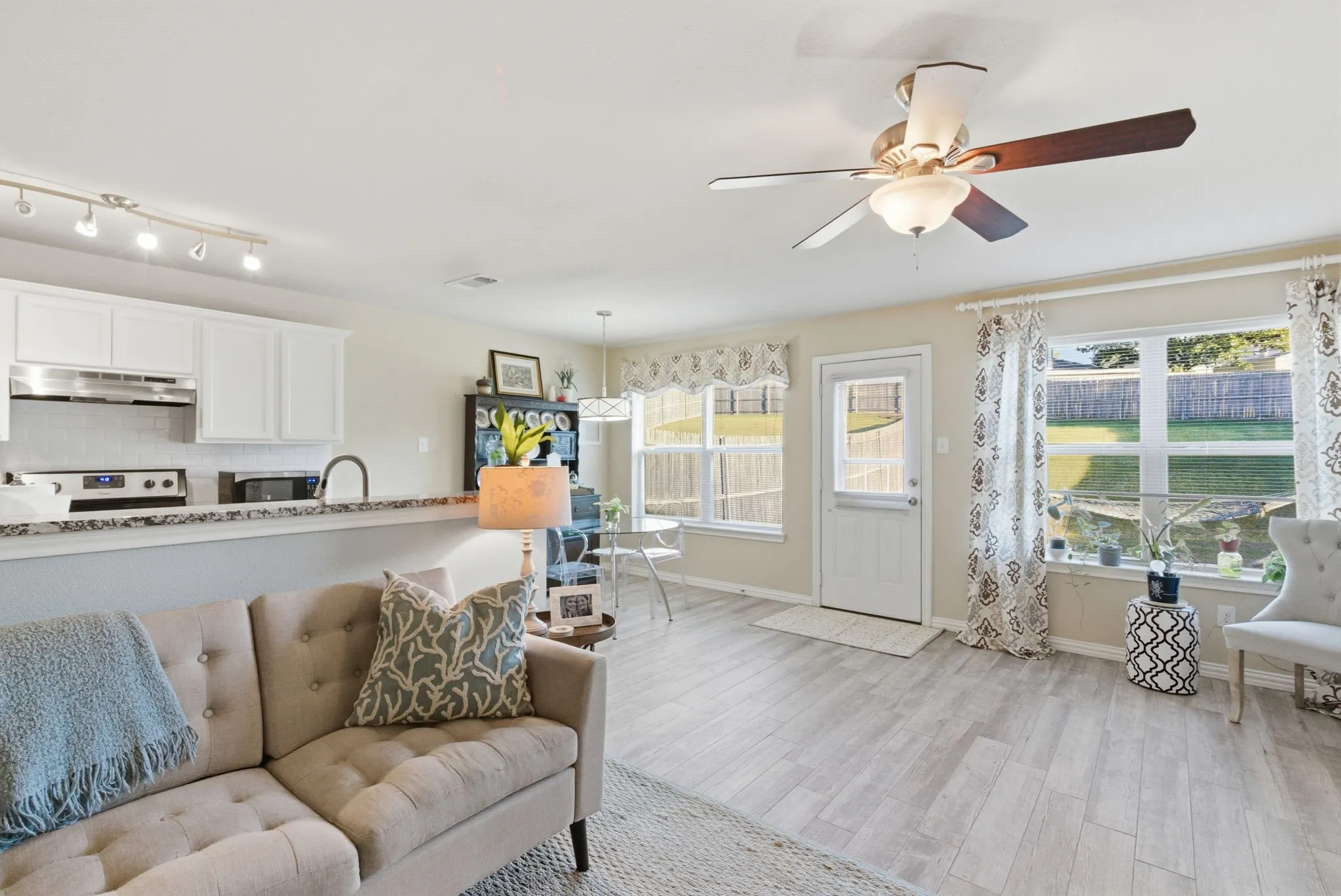 Single Family Residence For Sale in Tarrant County , 10719 Deauville Drive, Fort Worth, Texas 76108, 3 Bedroom, 3 Bathroom, 2 Garage spaces, 1,312 Sqft, built in 2011, mls#21342609, Real Estate Agent in Fort Worth, Homes For Sale in Tarrant county, Homes For Sale in Fort Worth, Realtor in Fort Worth Texas, Real Estate Brokerage Independent Realty Texas, Luminita Cordes Realtor