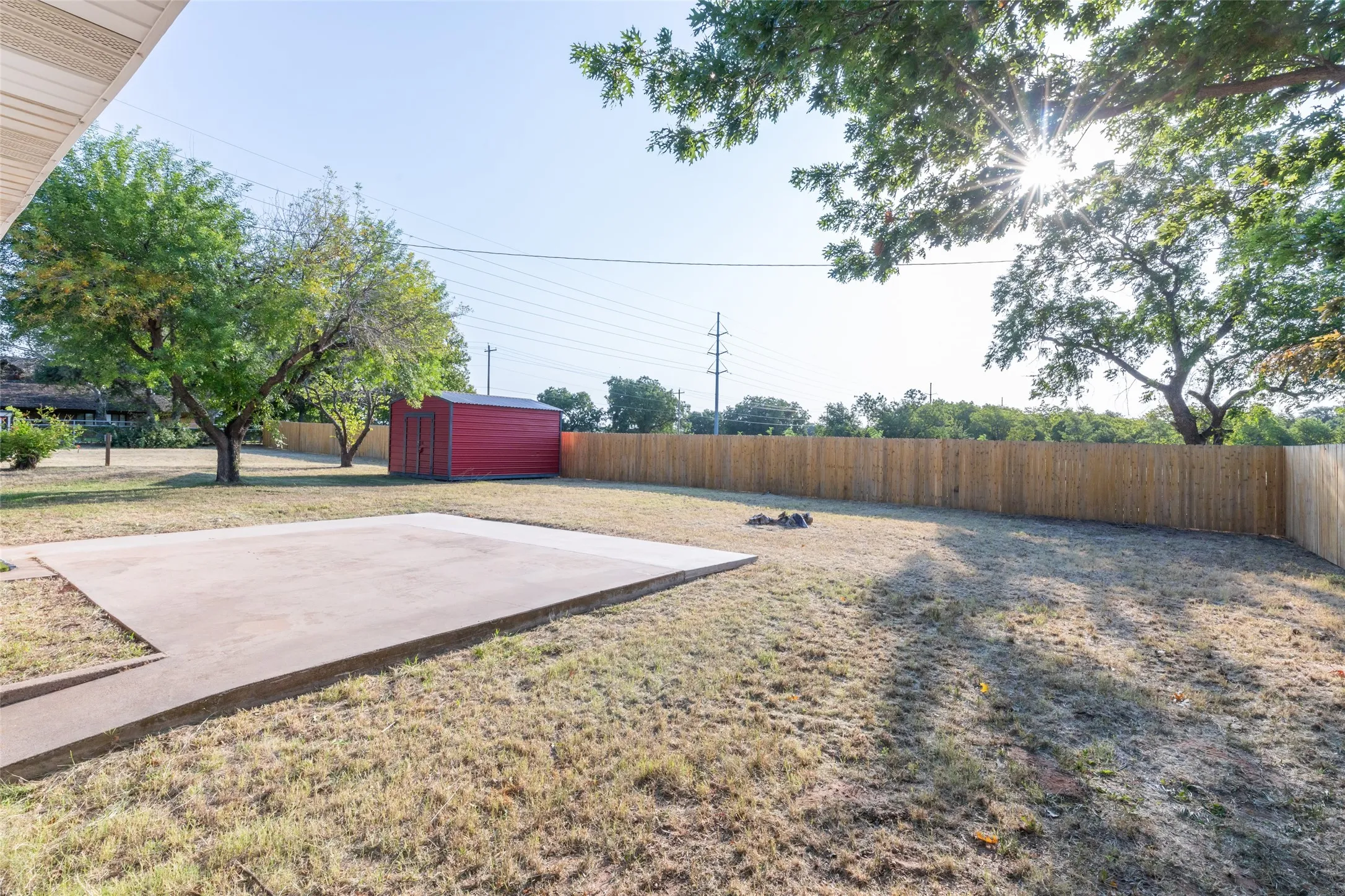 Single Family Residence For Sale in Callahan County , 821 Cherry Lane, Clyde, Texas 79510, 3 Bedroom, 2 Bathroom, Garage spaces, 1,620 Sqft, built in 1950, mls#21352812, Real Estate Agent in Clyde, Homes For Sale in Callahan county, Homes For Sale in Clyde, Realtor in Clyde Texas, Real Estate Brokerage Independent Realty Texas, Luminita Cordes Realtor