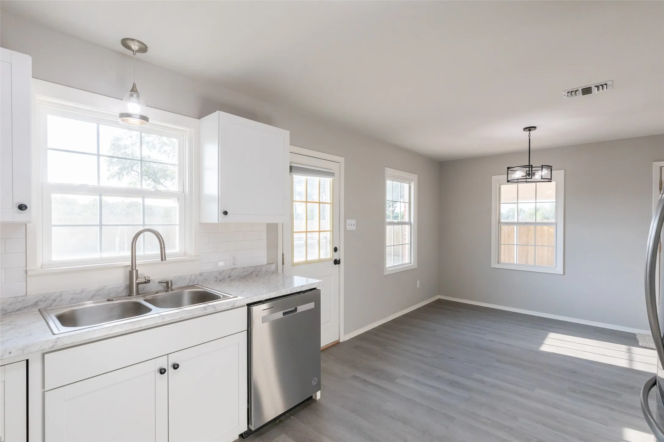 Single Family Residence For Sale in Callahan County , 821 Cherry Lane, Clyde, Texas 79510, 3 Bedroom, 2 Bathroom, Garage spaces, 1,620 Sqft, built in 1950, mls#21352812, Real Estate Agent in Clyde, Homes For Sale in Callahan county, Homes For Sale in Clyde, Realtor in Clyde Texas, Real Estate Brokerage Independent Realty Texas, Luminita Cordes Realtor
