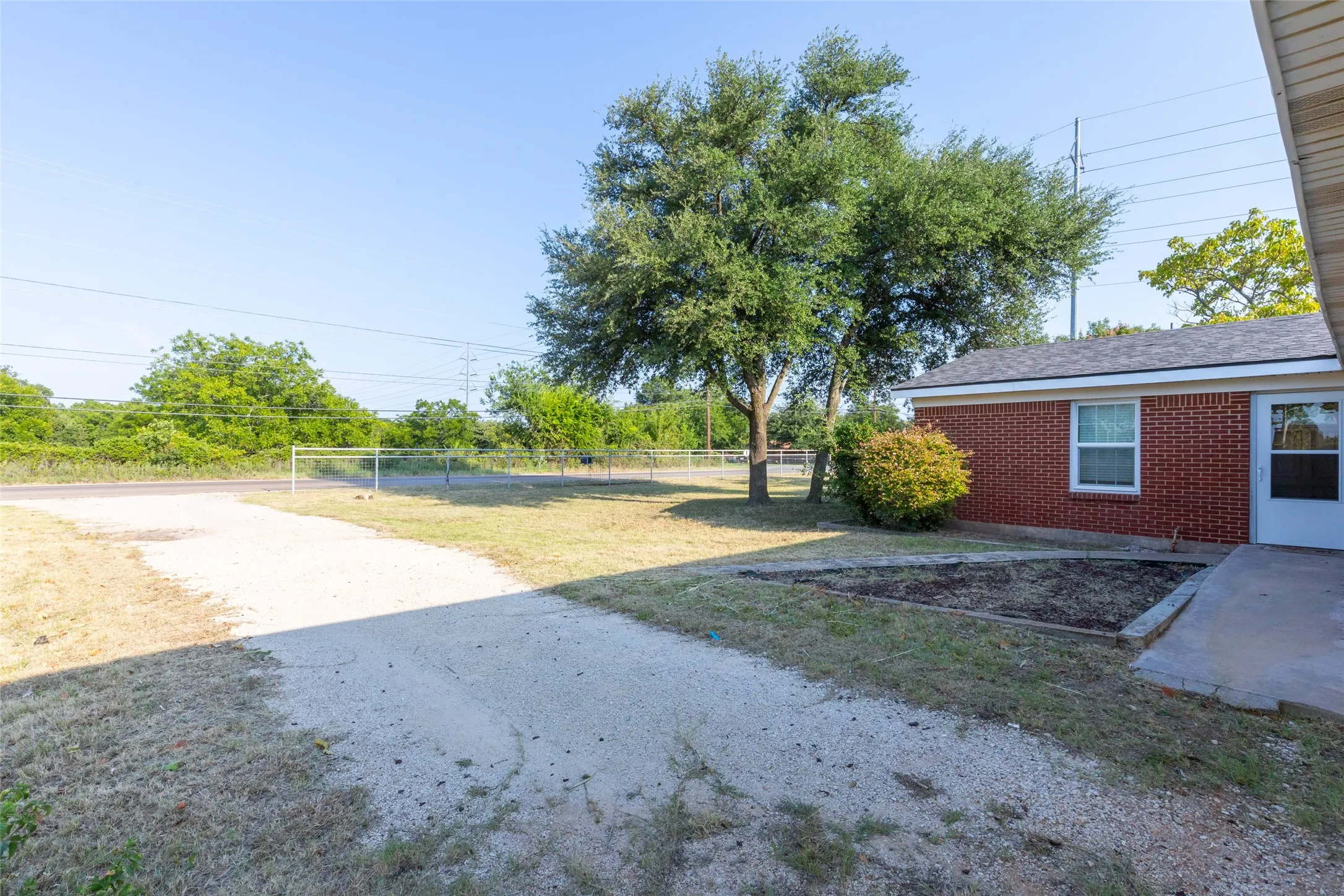 Single Family Residence For Sale in Callahan County , 821 Cherry Lane, Clyde, Texas 79510, 3 Bedroom, 2 Bathroom, Garage spaces, 1,620 Sqft, built in 1950, mls#21352812, Real Estate Agent in Clyde, Homes For Sale in Callahan county, Homes For Sale in Clyde, Realtor in Clyde Texas, Real Estate Brokerage Independent Realty Texas, Luminita Cordes Realtor
