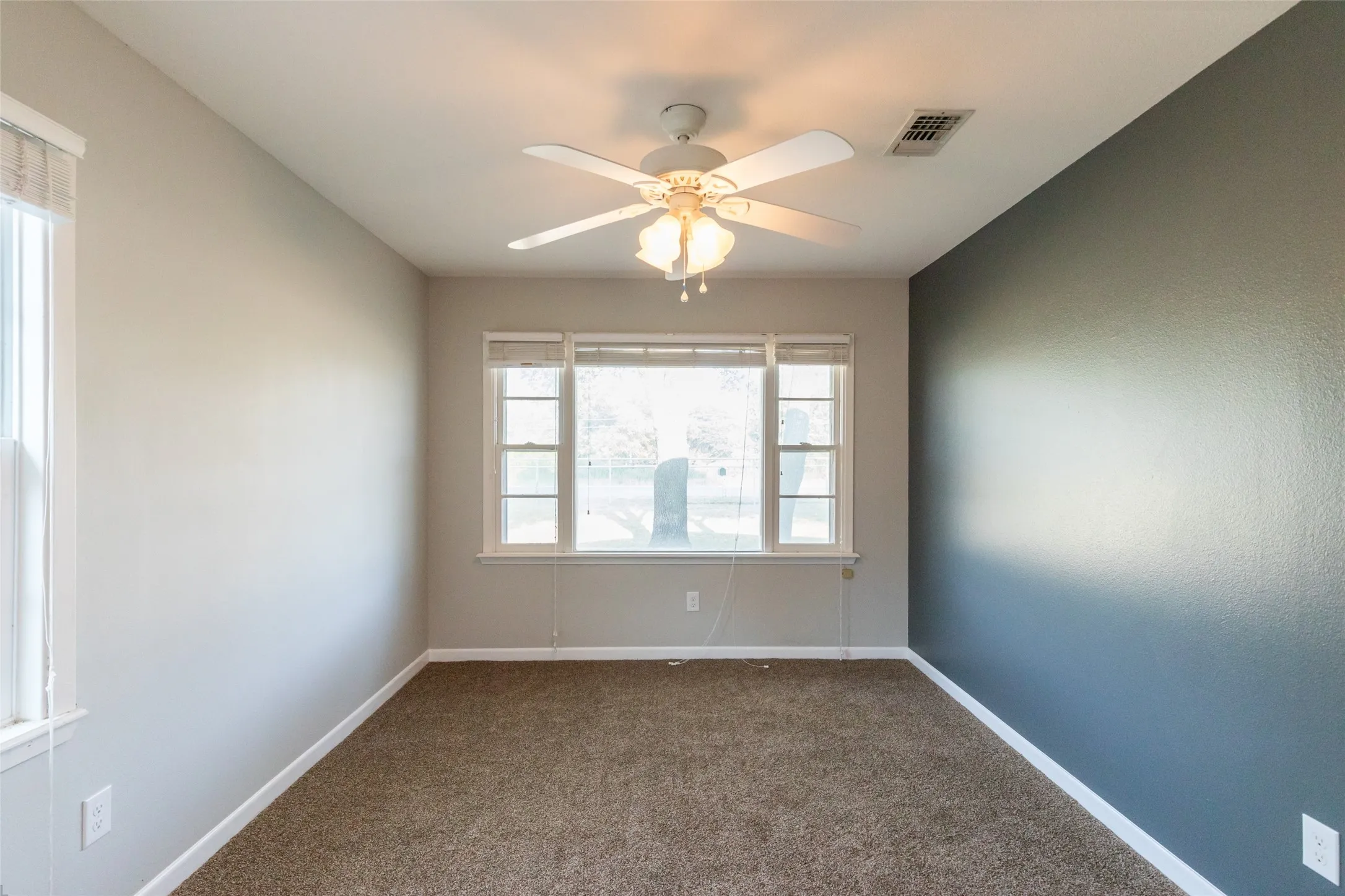 Single Family Residence For Sale in Callahan County , 821 Cherry Lane, Clyde, Texas 79510, 3 Bedroom, 2 Bathroom, Garage spaces, 1,620 Sqft, built in 1950, mls#21352812, Real Estate Agent in Clyde, Homes For Sale in Callahan county, Homes For Sale in Clyde, Realtor in Clyde Texas, Real Estate Brokerage Independent Realty Texas, Luminita Cordes Realtor