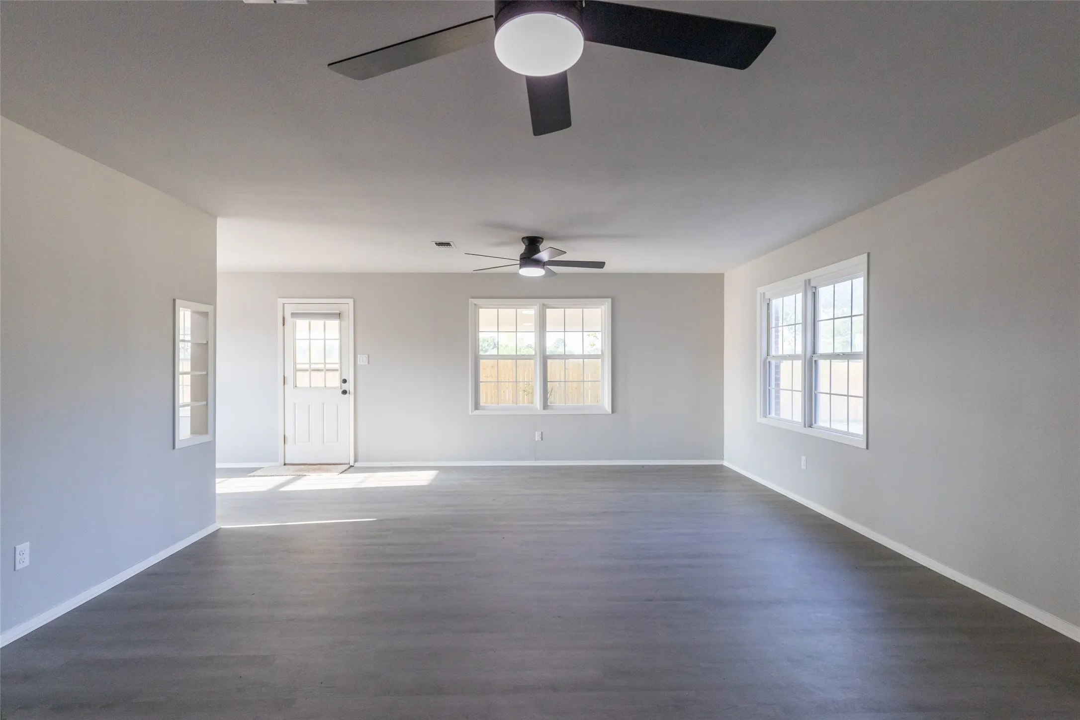 Single Family Residence For Sale in Callahan County , 821 Cherry Lane, Clyde, Texas 79510, 3 Bedroom, 2 Bathroom, Garage spaces, 1,620 Sqft, built in 1950, mls#21352812, Real Estate Agent in Clyde, Homes For Sale in Callahan county, Homes For Sale in Clyde, Realtor in Clyde Texas, Real Estate Brokerage Independent Realty Texas, Luminita Cordes Realtor