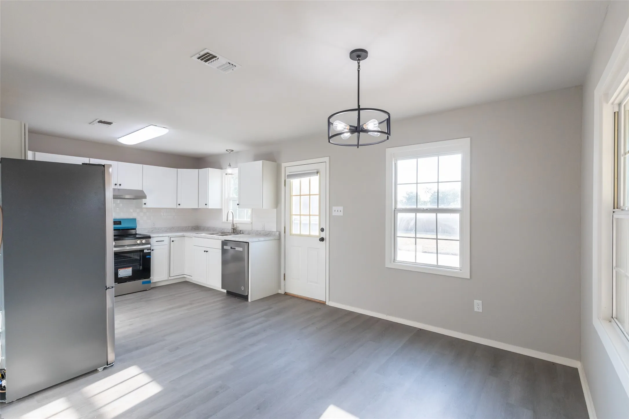 Single Family Residence For Sale in Callahan County , 821 Cherry Lane, Clyde, Texas 79510, 3 Bedroom, 2 Bathroom, Garage spaces, 1,620 Sqft, built in 1950, mls#21352812, Real Estate Agent in Clyde, Homes For Sale in Callahan county, Homes For Sale in Clyde, Realtor in Clyde Texas, Real Estate Brokerage Independent Realty Texas, Luminita Cordes Realtor