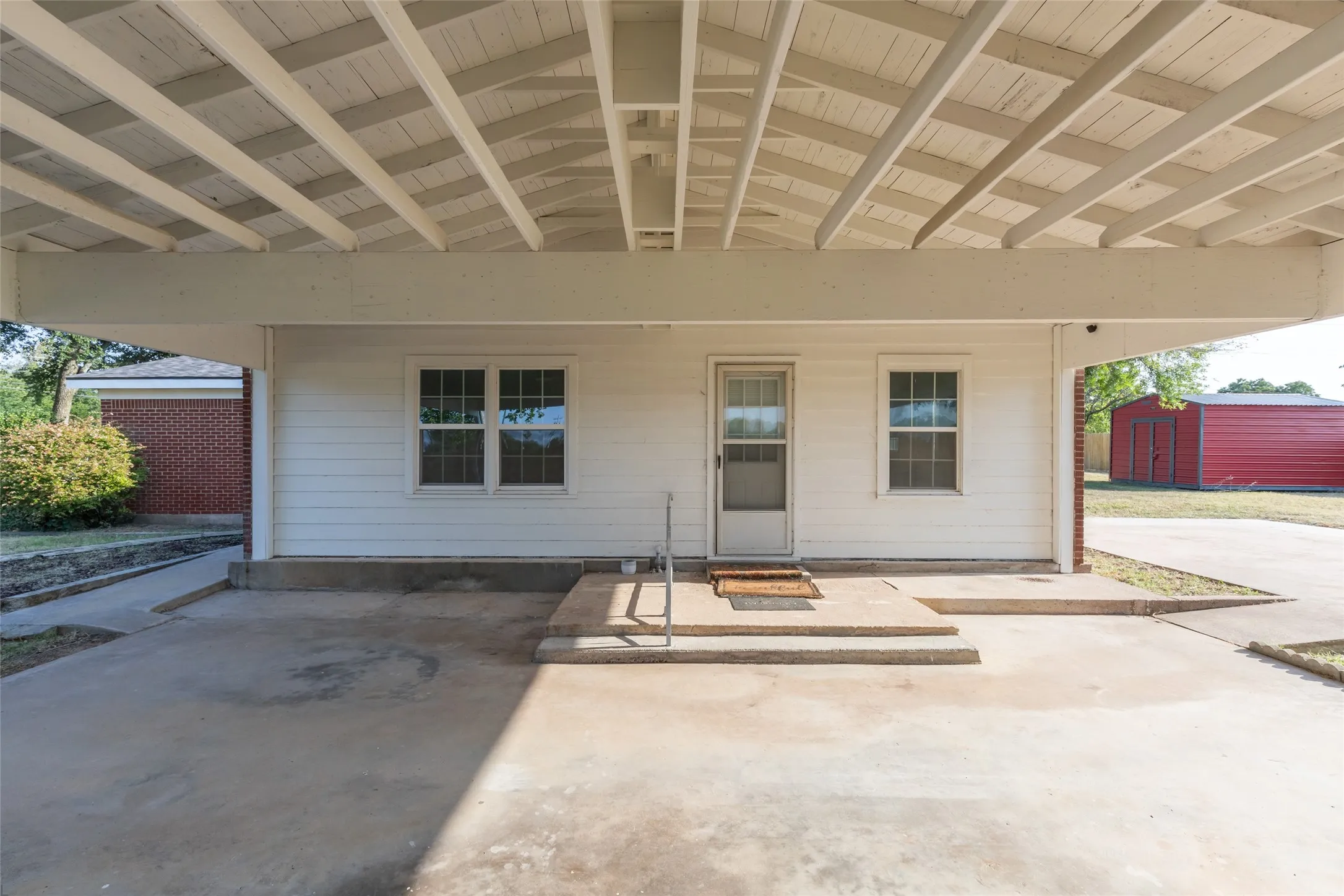 Single Family Residence For Sale in Callahan County , 821 Cherry Lane, Clyde, Texas 79510, 3 Bedroom, 2 Bathroom, Garage spaces, 1,620 Sqft, built in 1950, mls#21352812, Real Estate Agent in Clyde, Homes For Sale in Callahan county, Homes For Sale in Clyde, Realtor in Clyde Texas, Real Estate Brokerage Independent Realty Texas, Luminita Cordes Realtor