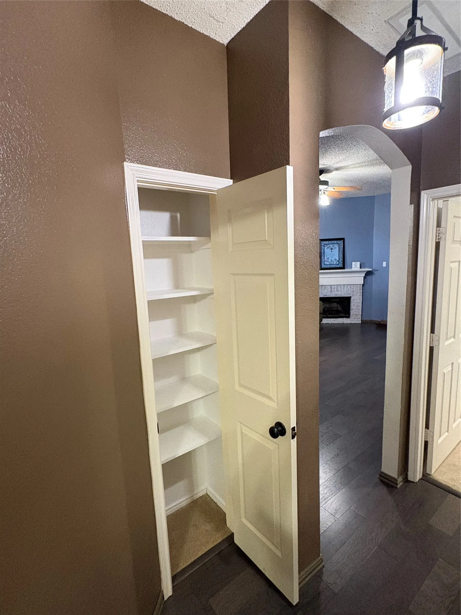 Single Family Residence For Sale in Collin County , 10807 Ambergate Lane, Frisco, Texas 75035, 3 Bedroom, 2 Bathroom, 2 Garage spaces, 1,806 Sqft, built in 1996, mls#21339590, Real Estate Agent in Frisco, Homes For Sale in Collin county, Homes For Sale in Frisco, Realtor in Frisco Texas, Real Estate Brokerage Independent Realty Texas, Luminita Cordes Realtor