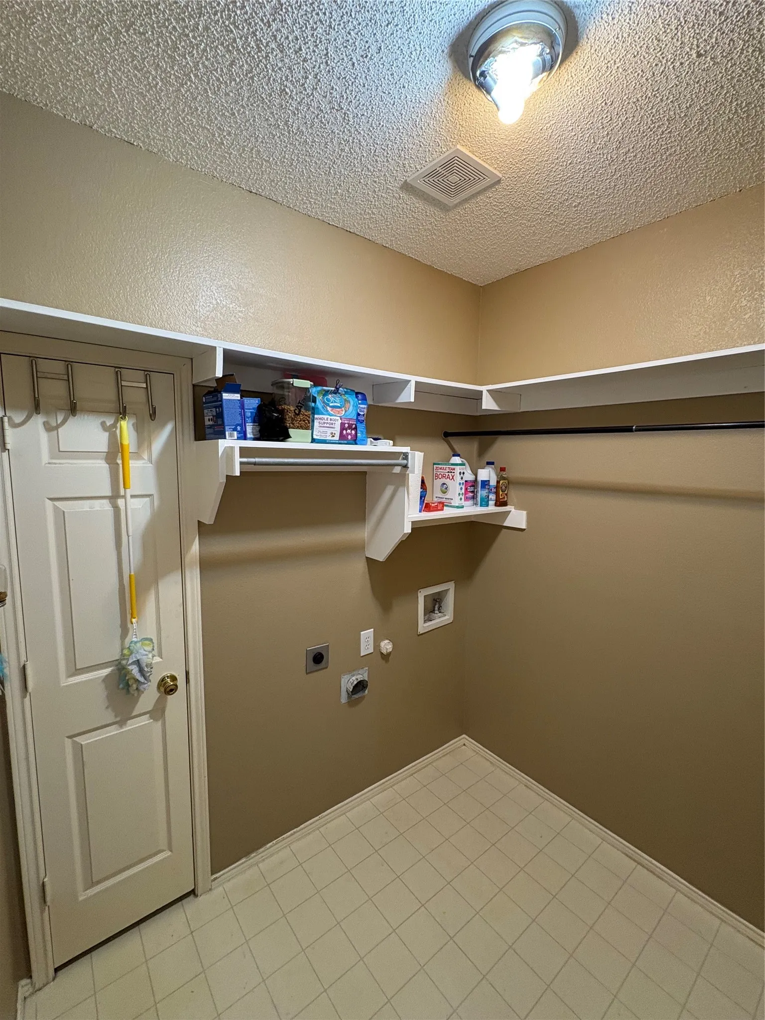 Single Family Residence For Sale in Collin County , 10807 Ambergate Lane, Frisco, Texas 75035, 3 Bedroom, 2 Bathroom, 2 Garage spaces, 1,806 Sqft, built in 1996, mls#21339590, Real Estate Agent in Frisco, Homes For Sale in Collin county, Homes For Sale in Frisco, Realtor in Frisco Texas, Real Estate Brokerage Independent Realty Texas, Luminita Cordes Realtor