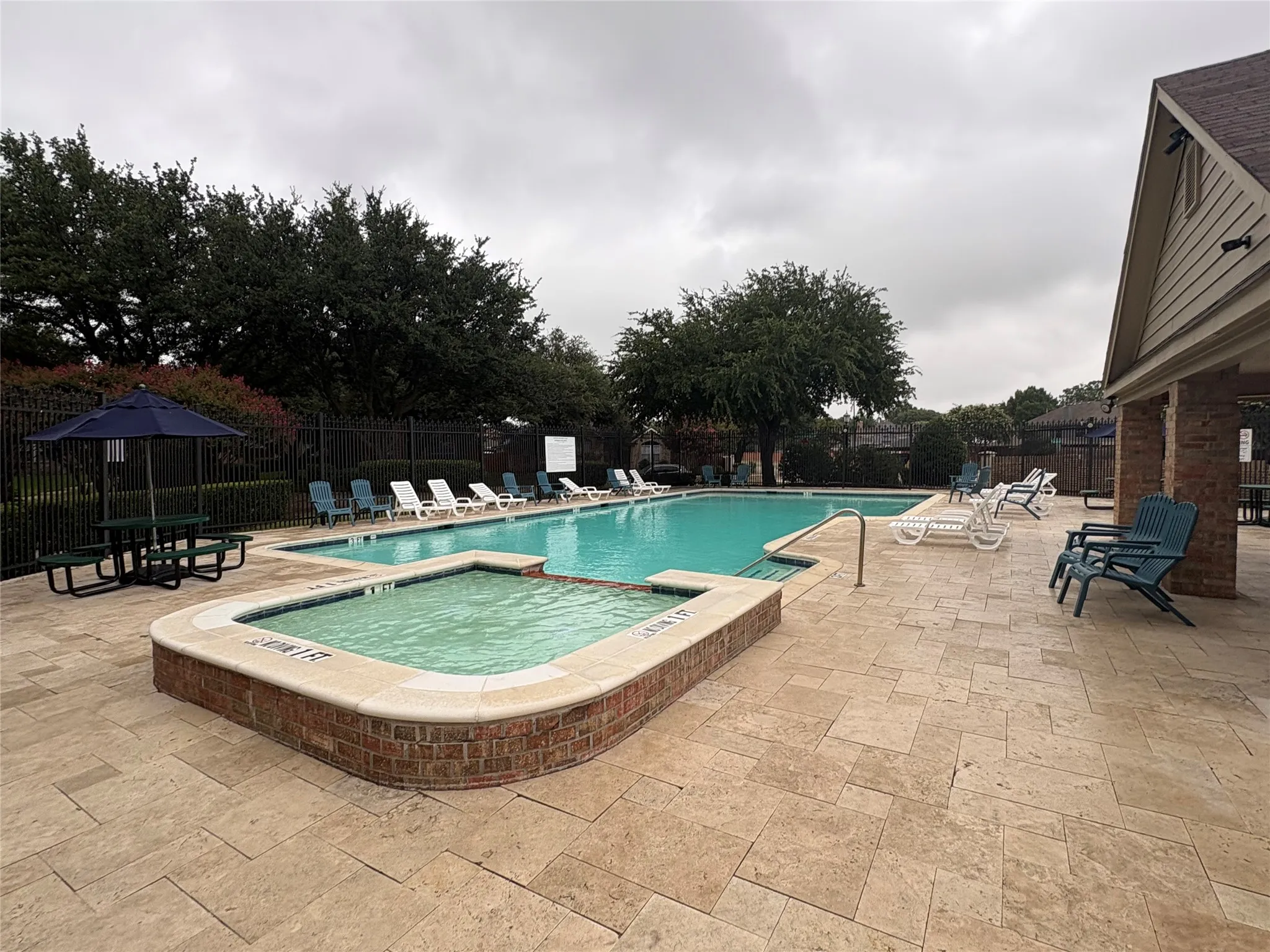 Single Family Residence For Sale in Collin County , 10807 Ambergate Lane, Frisco, Texas 75035, 3 Bedroom, 2 Bathroom, 2 Garage spaces, 1,806 Sqft, built in 1996, mls#21339590, Real Estate Agent in Frisco, Homes For Sale in Collin county, Homes For Sale in Frisco, Realtor in Frisco Texas, Real Estate Brokerage Independent Realty Texas, Luminita Cordes Realtor