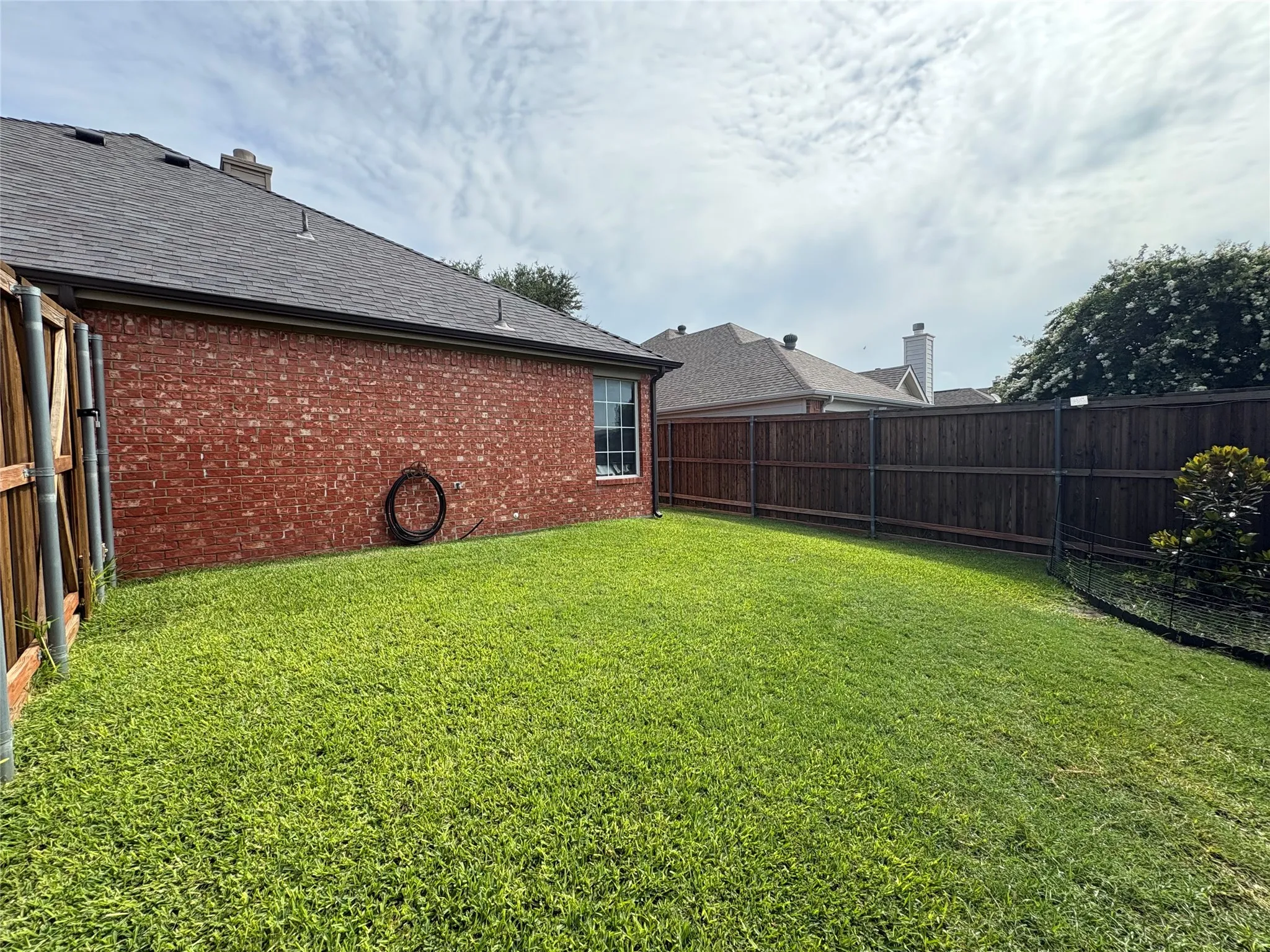 Single Family Residence For Sale in Collin County , 10807 Ambergate Lane, Frisco, Texas 75035, 3 Bedroom, 2 Bathroom, 2 Garage spaces, 1,806 Sqft, built in 1996, mls#21339590, Real Estate Agent in Frisco, Homes For Sale in Collin county, Homes For Sale in Frisco, Realtor in Frisco Texas, Real Estate Brokerage Independent Realty Texas, Luminita Cordes Realtor