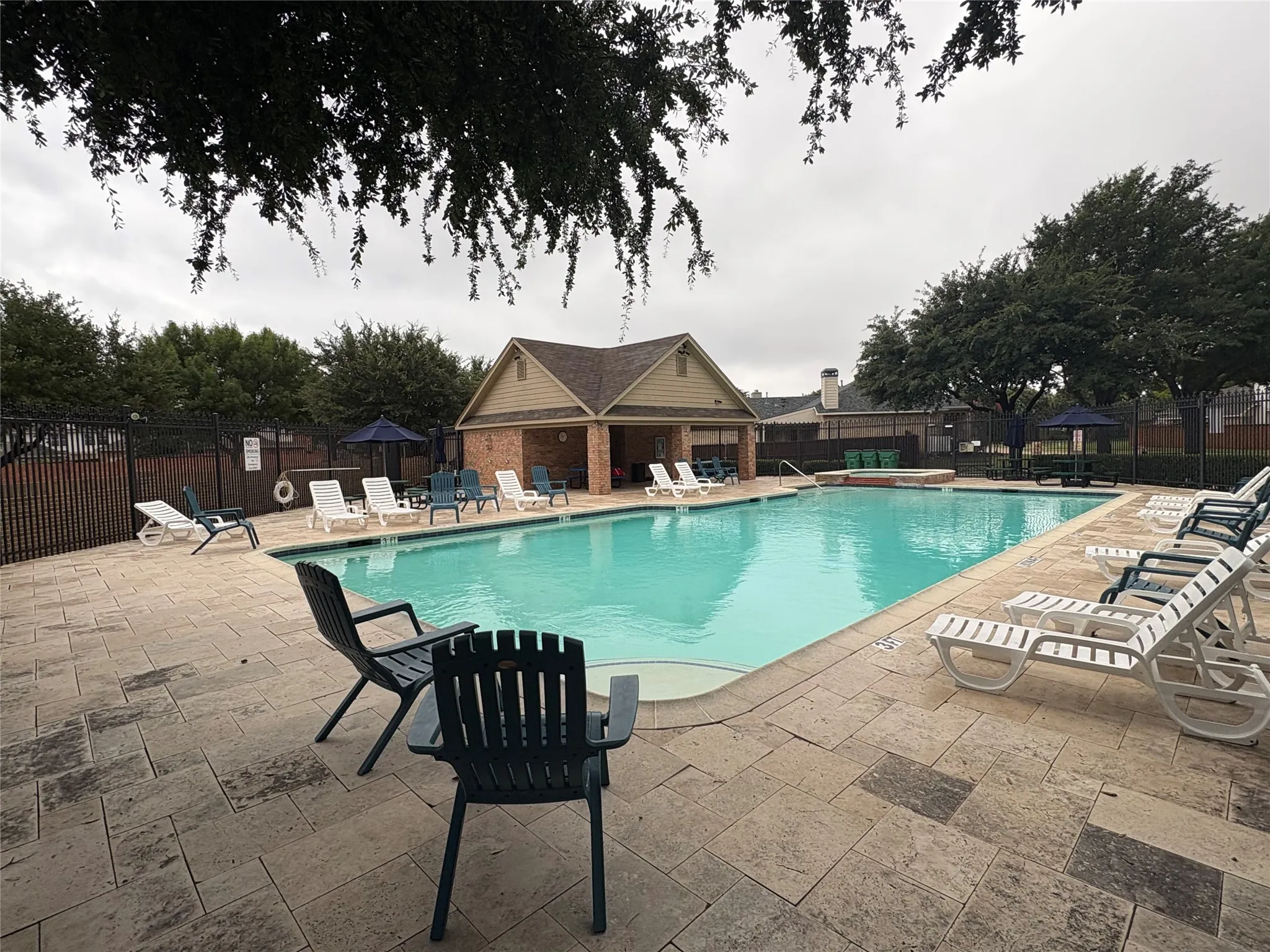 Single Family Residence For Sale in Collin County , 10807 Ambergate Lane, Frisco, Texas 75035, 3 Bedroom, 2 Bathroom, 2 Garage spaces, 1,806 Sqft, built in 1996, mls#21339590, Real Estate Agent in Frisco, Homes For Sale in Collin county, Homes For Sale in Frisco, Realtor in Frisco Texas, Real Estate Brokerage Independent Realty Texas, Luminita Cordes Realtor