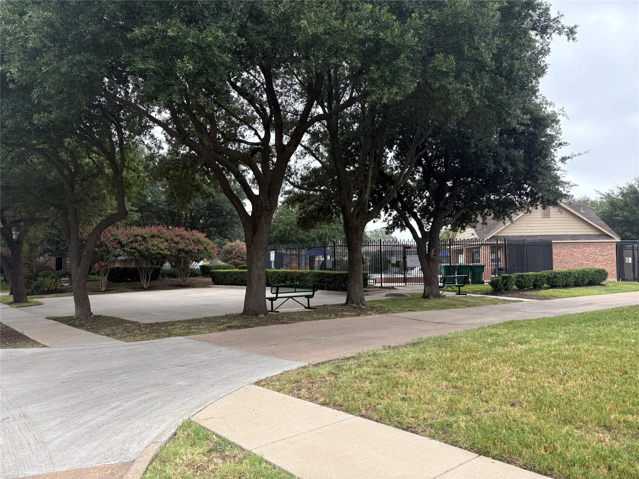 Single Family Residence For Sale in Collin County , 10807 Ambergate Lane, Frisco, Texas 75035, 3 Bedroom, 2 Bathroom, 2 Garage spaces, 1,806 Sqft, built in 1996, mls#21339590, Real Estate Agent in Frisco, Homes For Sale in Collin county, Homes For Sale in Frisco, Realtor in Frisco Texas, Real Estate Brokerage Independent Realty Texas, Luminita Cordes Realtor