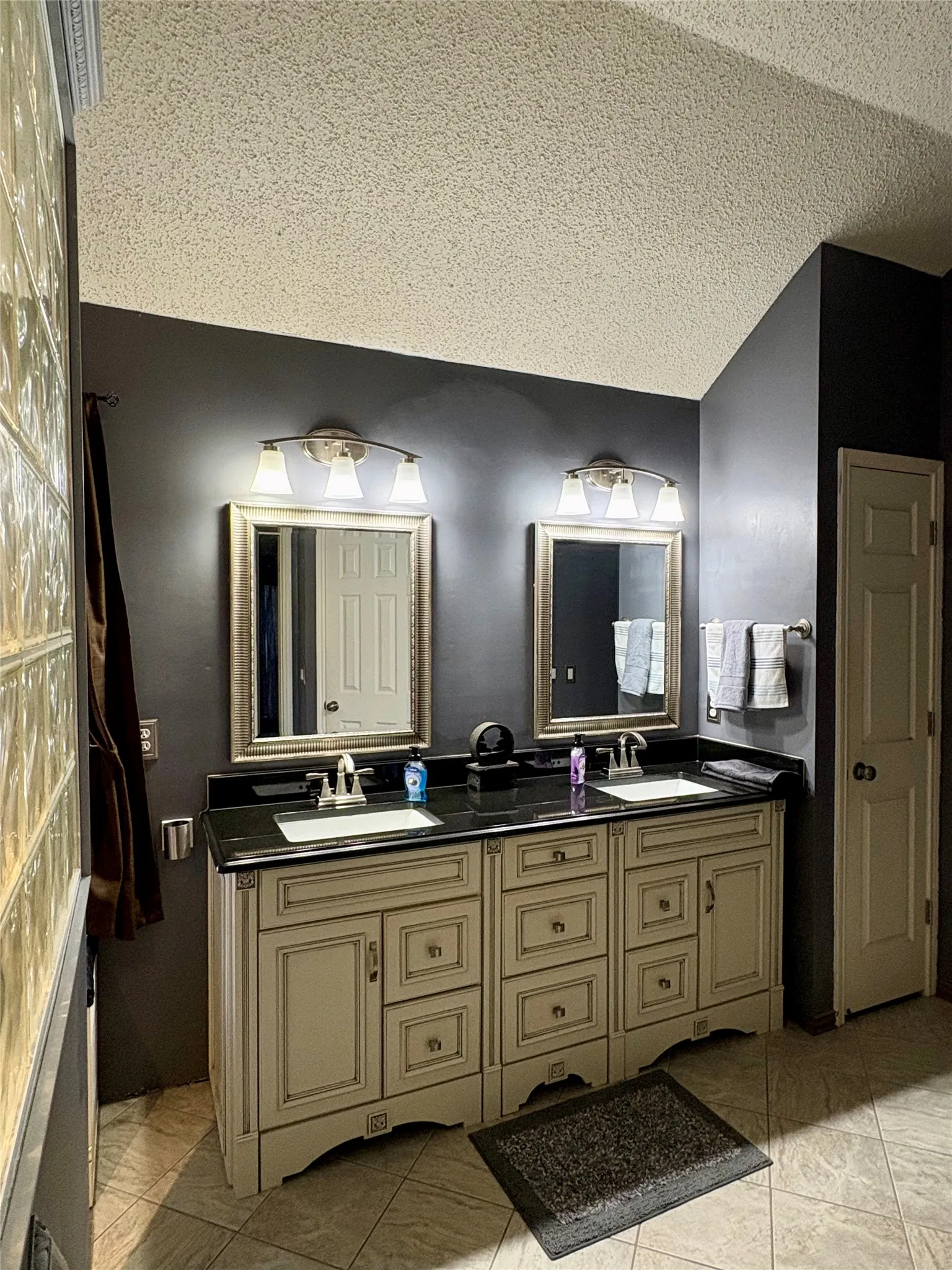Single Family Residence For Sale in Collin County , 10807 Ambergate Lane, Frisco, Texas 75035, 3 Bedroom, 2 Bathroom, 2 Garage spaces, 1,806 Sqft, built in 1996, mls#21339590, Real Estate Agent in Frisco, Homes For Sale in Collin county, Homes For Sale in Frisco, Realtor in Frisco Texas, Real Estate Brokerage Independent Realty Texas, Luminita Cordes Realtor