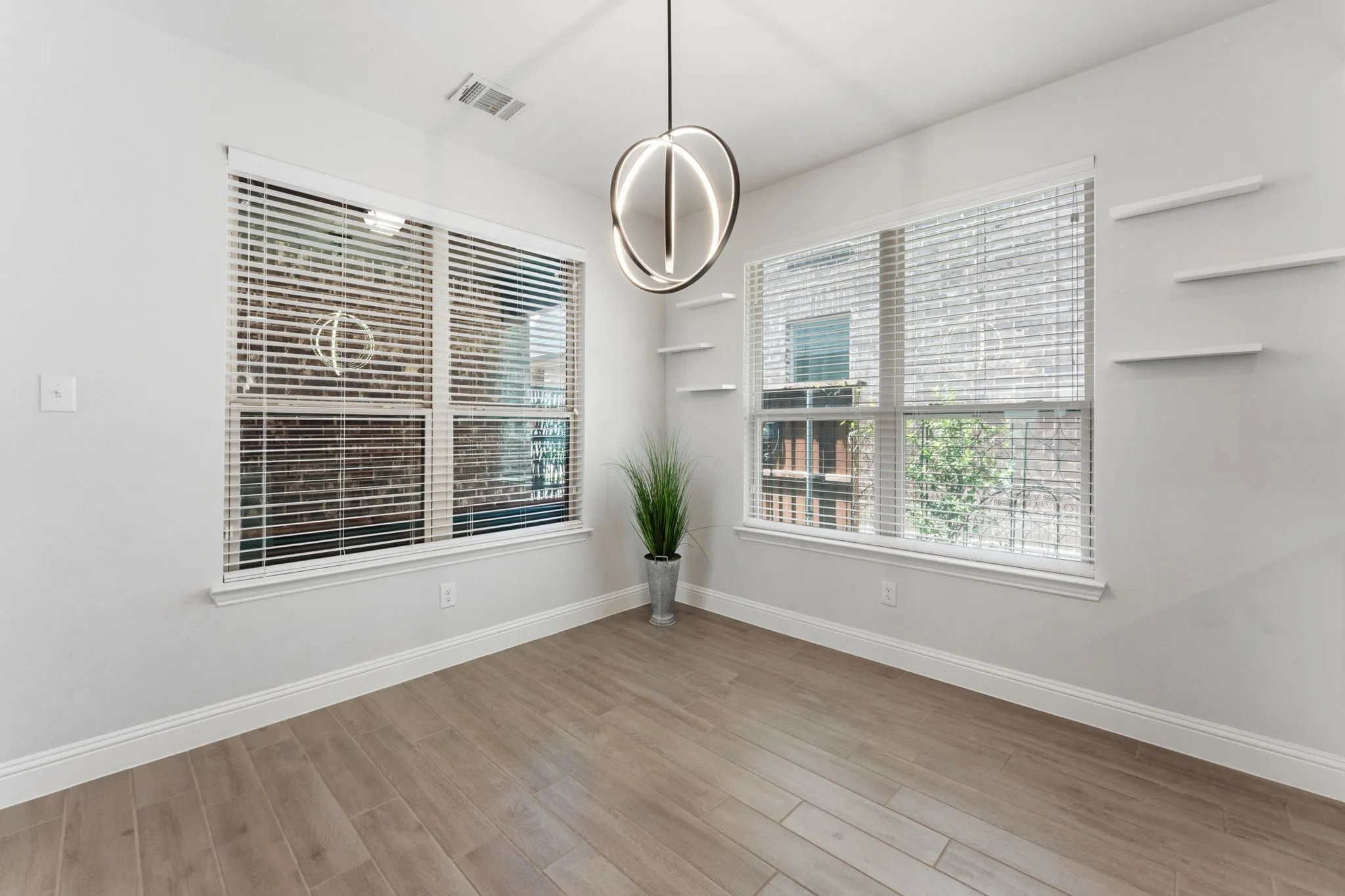 Single Family Residence For Rent in Denton County , 2104 Barx Drive, Little Elm, Texas 75068, 3 Bedroom, 2 Bathroom, 2 Garage spaces, 1,745 Sqft, built in 2018, mls#21353348, Real Estate Agent in Little Elm, Homes For Rent in Denton county, Homes For Rent in Little Elm, Realtor in Little Elm Texas, Real Estate Brokerage Independent Realty Texas, Luminita Cordes Realtor