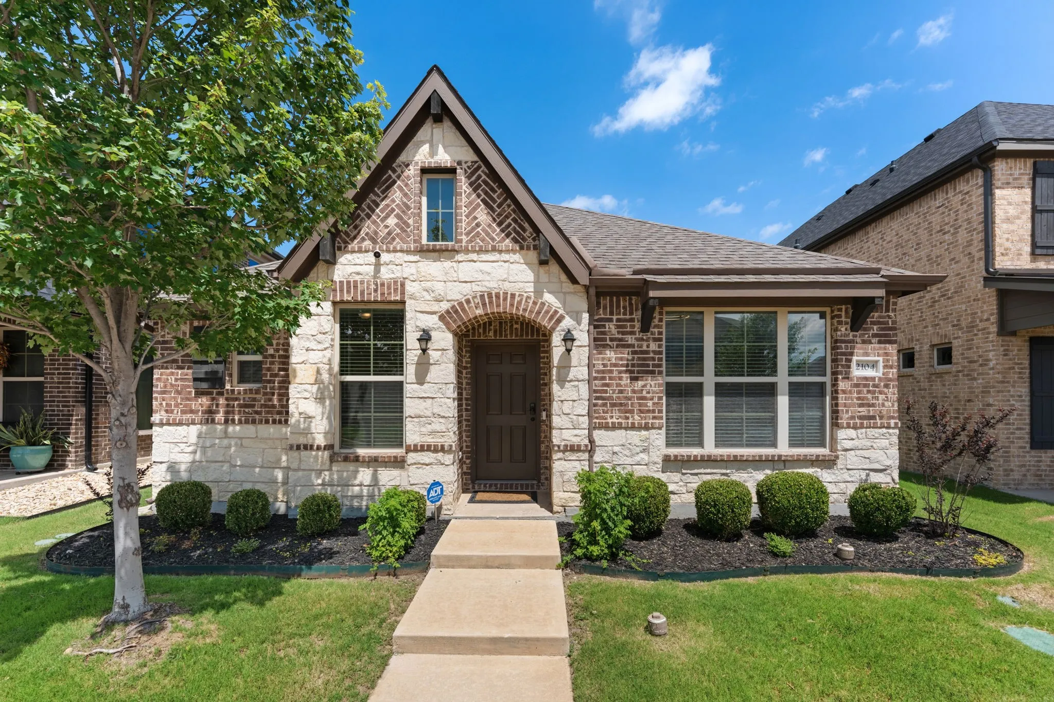 Single Family Residence For Rent in Denton County , 2104 Barx Drive, Little Elm, Texas 75068, 3 Bedroom, 2 Bathroom, 2 Garage spaces, 1,745 Sqft, built in 2018, mls#21353348, Real Estate Agent in Little Elm, Homes For Rent in Denton county, Homes For Rent in Little Elm, Realtor in Little Elm Texas, Real Estate Brokerage Independent Realty Texas, Luminita Cordes Realtor