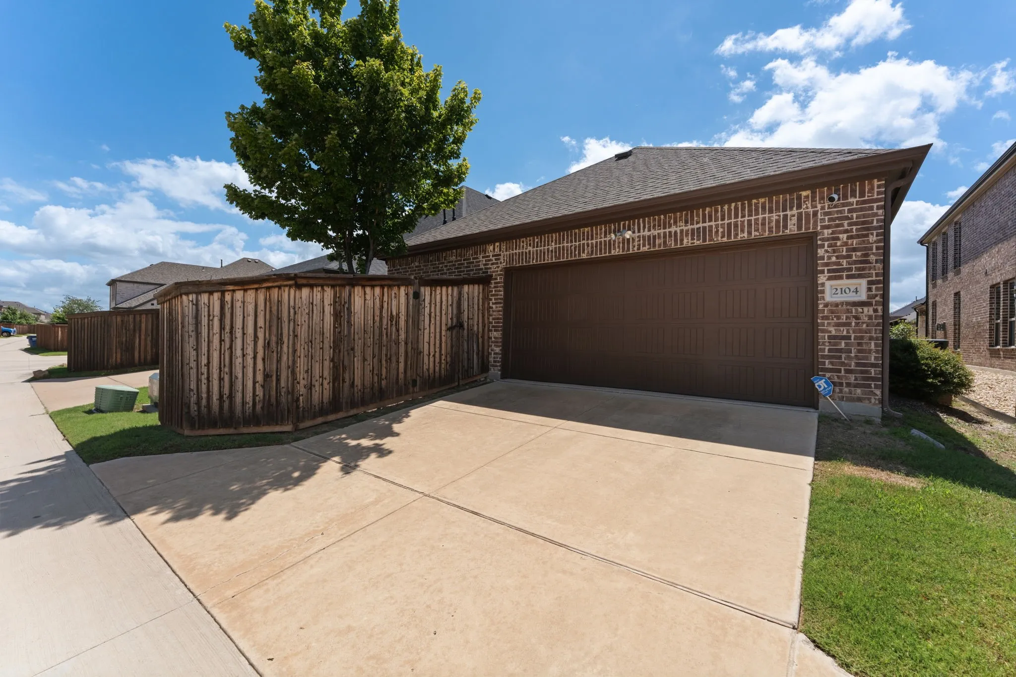 Single Family Residence For Rent in Denton County , 2104 Barx Drive, Little Elm, Texas 75068, 3 Bedroom, 2 Bathroom, 2 Garage spaces, 1,745 Sqft, built in 2018, mls#21353348, Real Estate Agent in Little Elm, Homes For Rent in Denton county, Homes For Rent in Little Elm, Realtor in Little Elm Texas, Real Estate Brokerage Independent Realty Texas, Luminita Cordes Realtor