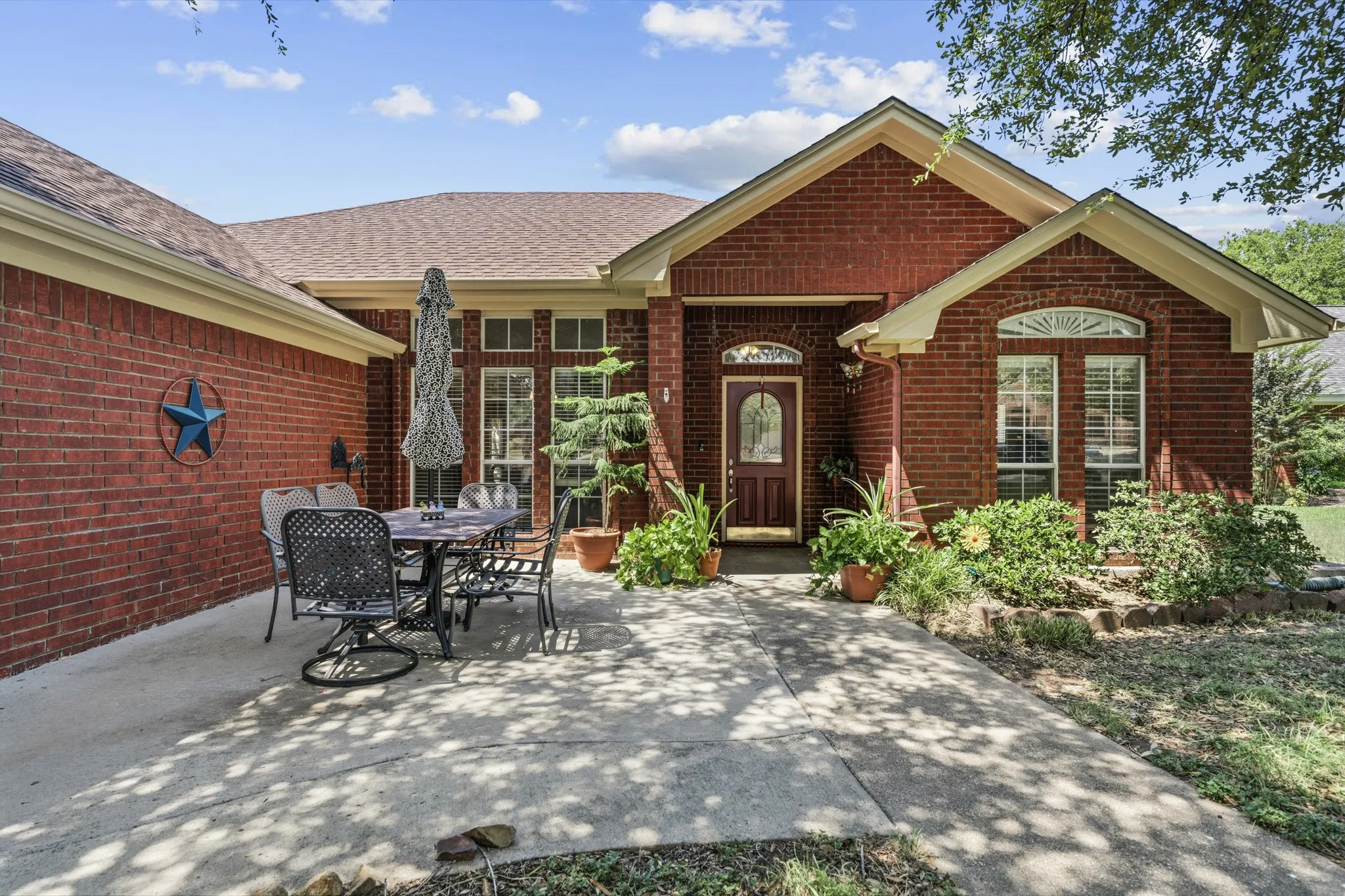Single Family Residence For Sale in Mc Lennan County , 10127 Cougar Ridge Parkway, Waco, Texas 76708, 3 Bedroom, 2 Bathroom, 2 Garage spaces, 1,593 Sqft, built in 1998, mls#21351810, Real Estate Agent in Waco, Homes For Sale in Mc Lennan county, Homes For Sale in Waco, Realtor in Waco Texas, Real Estate Brokerage Independent Realty Texas, Luminita Cordes Realtor