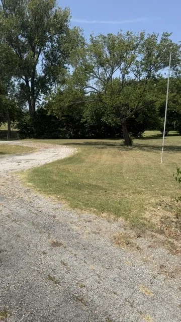 Single Family Residence For Sale in Ellis County , 3091 Fm 663, Midlothian, Texas 76065, 3 Bedroom, 2 Bathroom, Garage spaces, 1,798 Sqft, built in 1980, mls#21352857, Real Estate Agent in Midlothian, Homes For Sale in Ellis county, Homes For Sale in Midlothian, Realtor in Midlothian Texas, Real Estate Brokerage Independent Realty Texas, Luminita Cordes Realtor