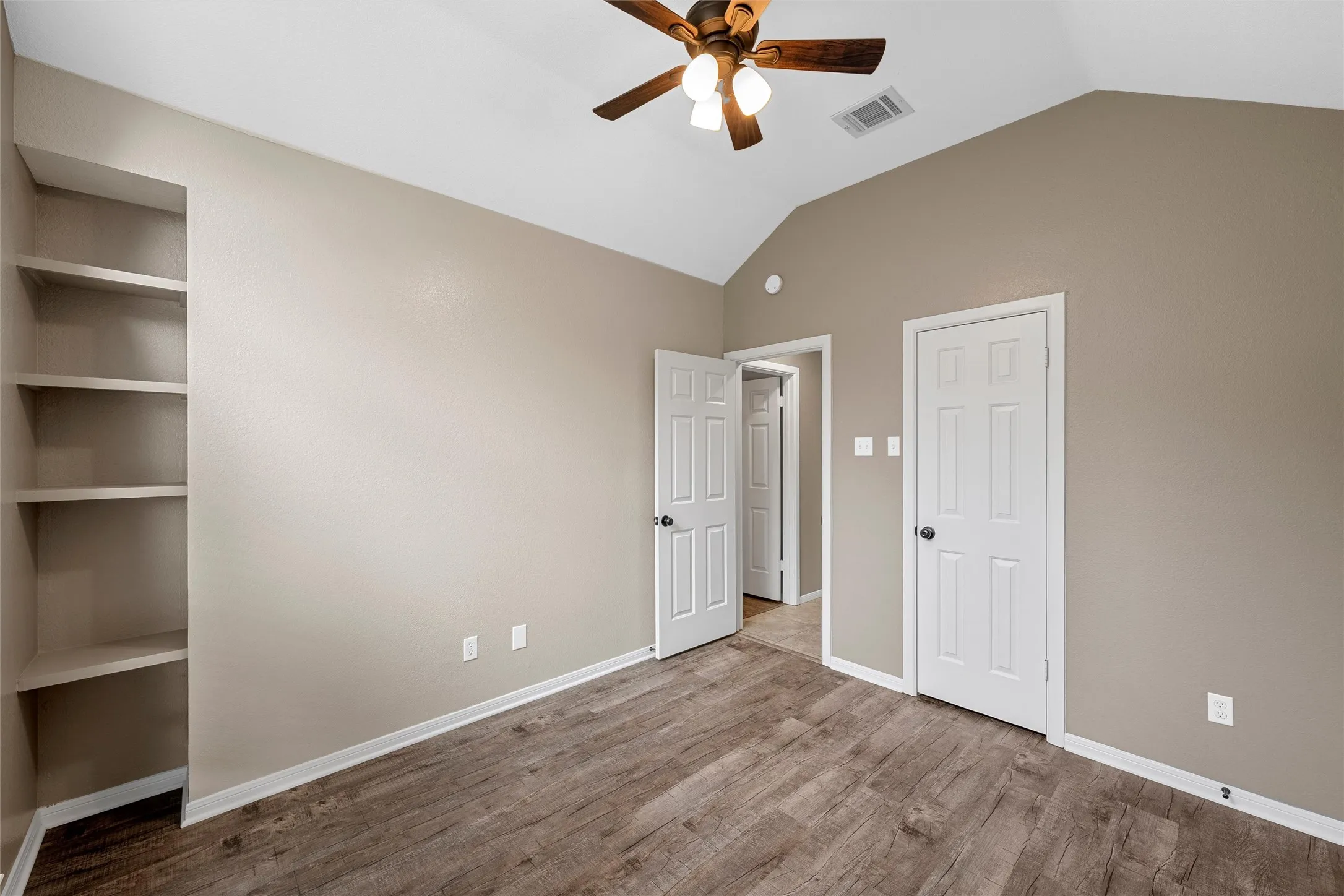 Single Family Residence For Sale in Mc Lennan County , 3044 Oak Ridge Road, Crawford, Texas 76638, 3 Bedroom, 2 Bathroom, Garage spaces, 2,291 Sqft, built in 1994, mls#21351403, Real Estate Agent in Crawford, Homes For Sale in Mc Lennan county, Homes For Sale in Crawford, Realtor in Crawford Texas, Real Estate Brokerage Independent Realty Texas, Luminita Cordes Realtor