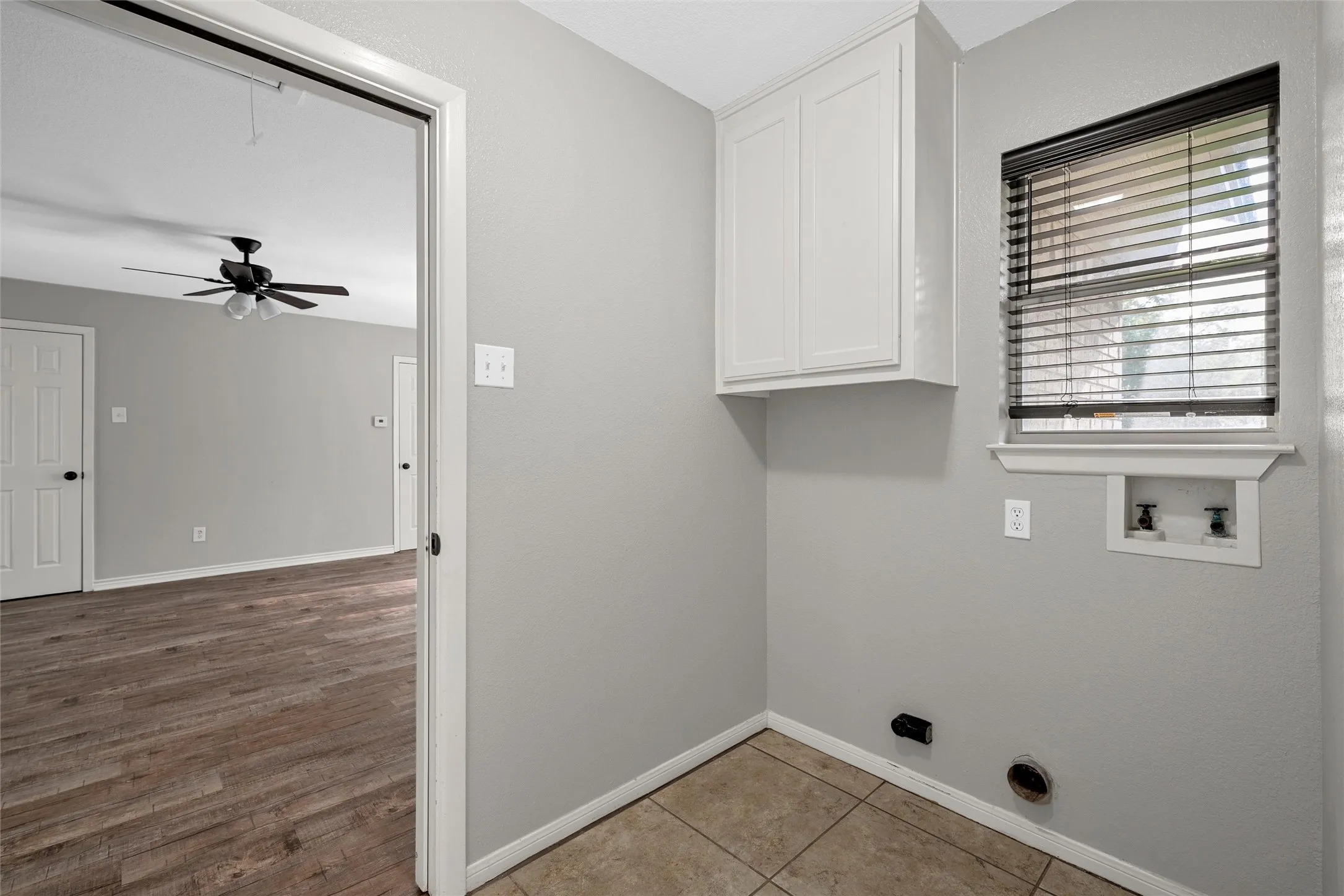 Single Family Residence For Sale in Mc Lennan County , 3044 Oak Ridge Road, Crawford, Texas 76638, 3 Bedroom, 2 Bathroom, Garage spaces, 2,291 Sqft, built in 1994, mls#21351403, Real Estate Agent in Crawford, Homes For Sale in Mc Lennan county, Homes For Sale in Crawford, Realtor in Crawford Texas, Real Estate Brokerage Independent Realty Texas, Luminita Cordes Realtor