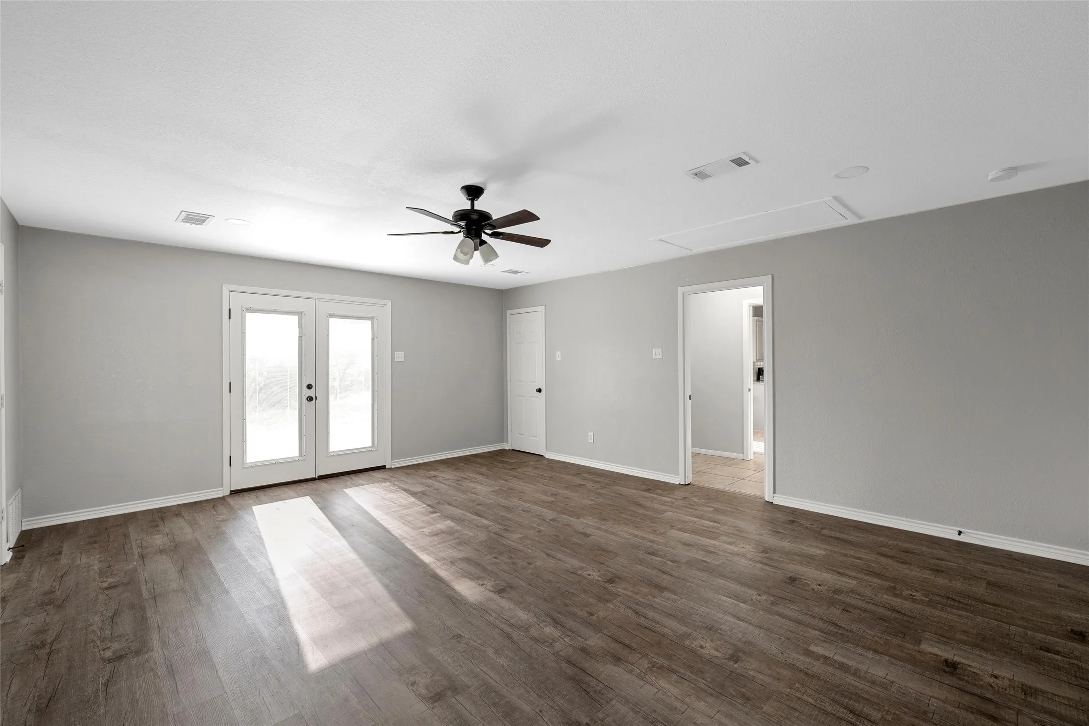 Single Family Residence For Sale in Mc Lennan County , 3044 Oak Ridge Road, Crawford, Texas 76638, 3 Bedroom, 2 Bathroom, Garage spaces, 2,291 Sqft, built in 1994, mls#21351403, Real Estate Agent in Crawford, Homes For Sale in Mc Lennan county, Homes For Sale in Crawford, Realtor in Crawford Texas, Real Estate Brokerage Independent Realty Texas, Luminita Cordes Realtor