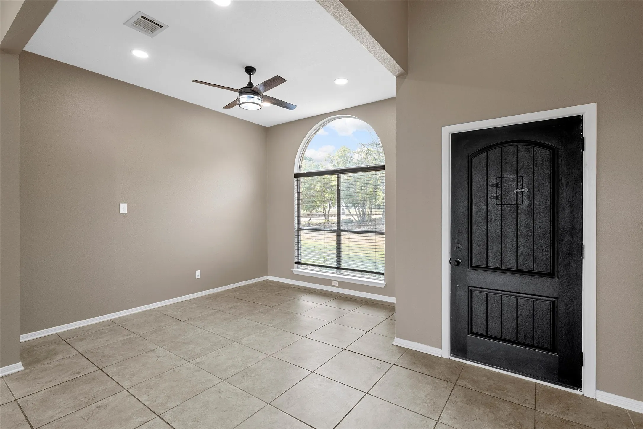 Single Family Residence For Sale in Mc Lennan County , 3044 Oak Ridge Road, Crawford, Texas 76638, 3 Bedroom, 2 Bathroom, Garage spaces, 2,291 Sqft, built in 1994, mls#21351403, Real Estate Agent in Crawford, Homes For Sale in Mc Lennan county, Homes For Sale in Crawford, Realtor in Crawford Texas, Real Estate Brokerage Independent Realty Texas, Luminita Cordes Realtor