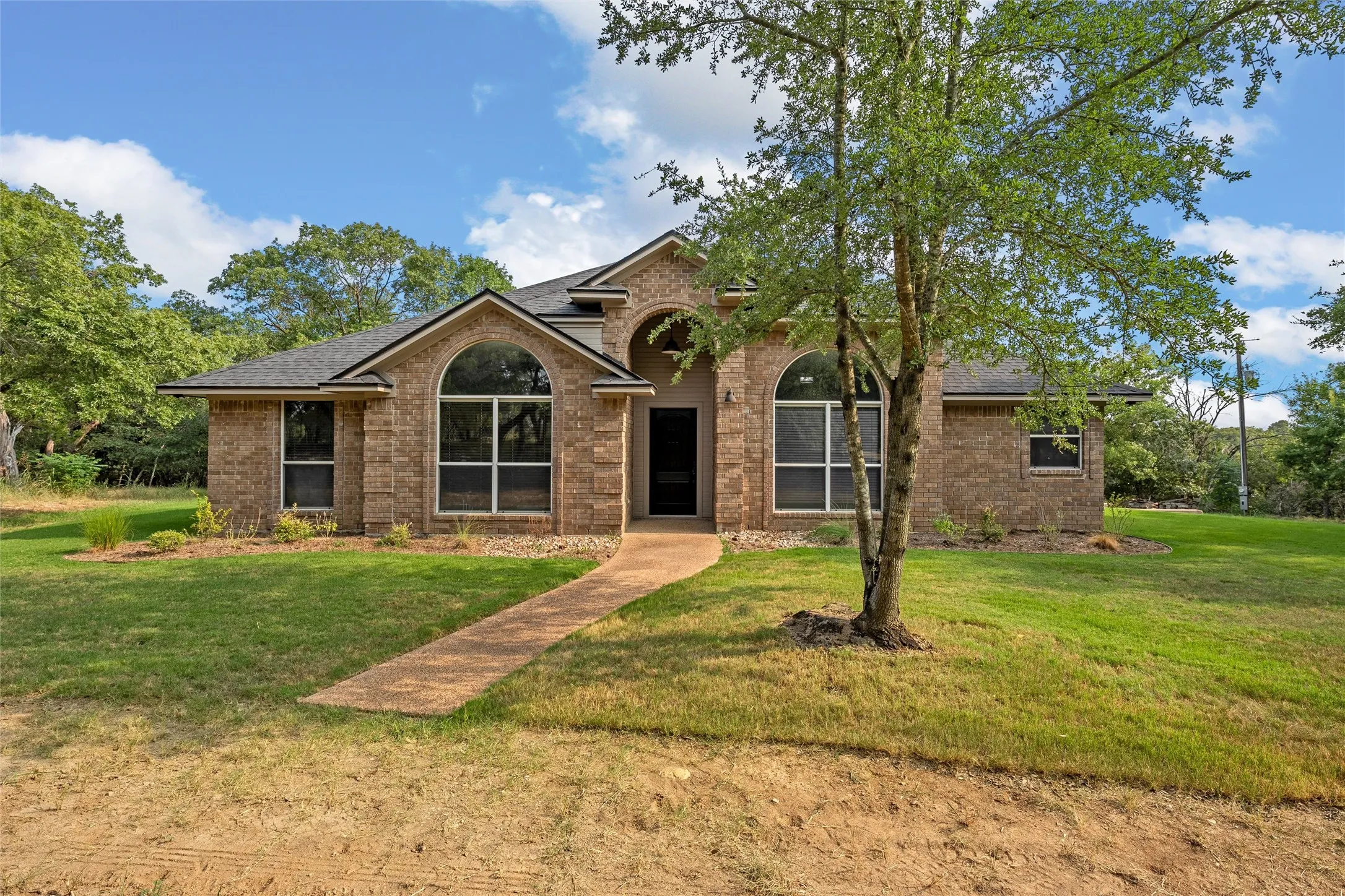 Single Family Residence For Sale in Mc Lennan County , 3044 Oak Ridge Road, Crawford, Texas 76638, 3 Bedroom, 2 Bathroom, Garage spaces, 2,291 Sqft, built in 1994, mls#21351403, Real Estate Agent in Crawford, Homes For Sale in Mc Lennan county, Homes For Sale in Crawford, Realtor in Crawford Texas, Real Estate Brokerage Independent Realty Texas, Luminita Cordes Realtor