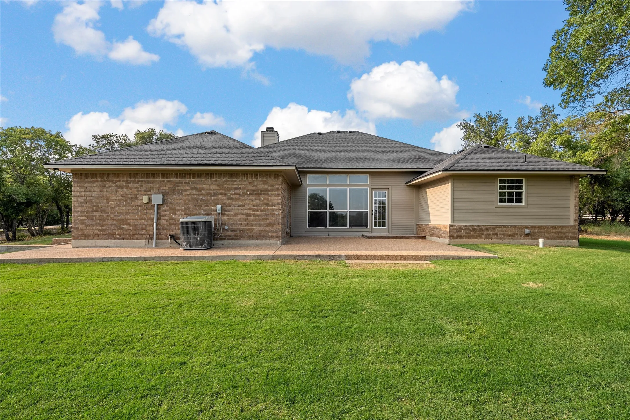 Single Family Residence For Sale in Mc Lennan County , 3044 Oak Ridge Road, Crawford, Texas 76638, 3 Bedroom, 2 Bathroom, Garage spaces, 2,291 Sqft, built in 1994, mls#21351403, Real Estate Agent in Crawford, Homes For Sale in Mc Lennan county, Homes For Sale in Crawford, Realtor in Crawford Texas, Real Estate Brokerage Independent Realty Texas, Luminita Cordes Realtor