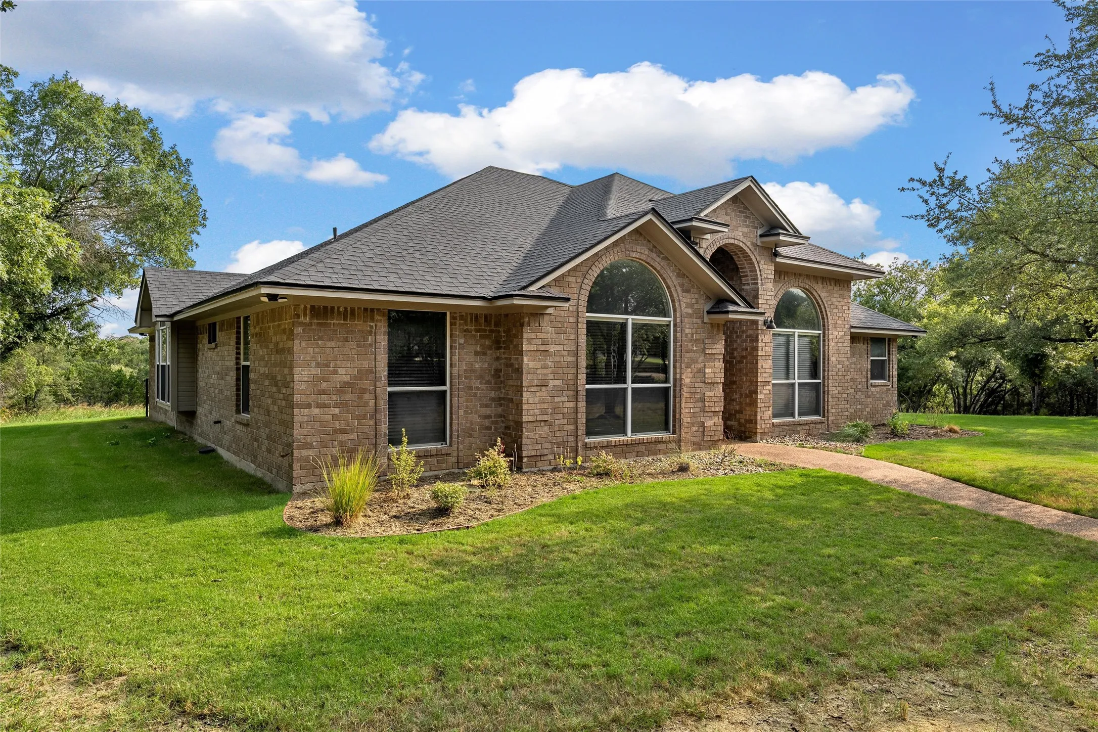 Single Family Residence For Sale in Mc Lennan County , 3044 Oak Ridge Road, Crawford, Texas 76638, 3 Bedroom, 2 Bathroom, Garage spaces, 2,291 Sqft, built in 1994, mls#21351403, Real Estate Agent in Crawford, Homes For Sale in Mc Lennan county, Homes For Sale in Crawford, Realtor in Crawford Texas, Real Estate Brokerage Independent Realty Texas, Luminita Cordes Realtor